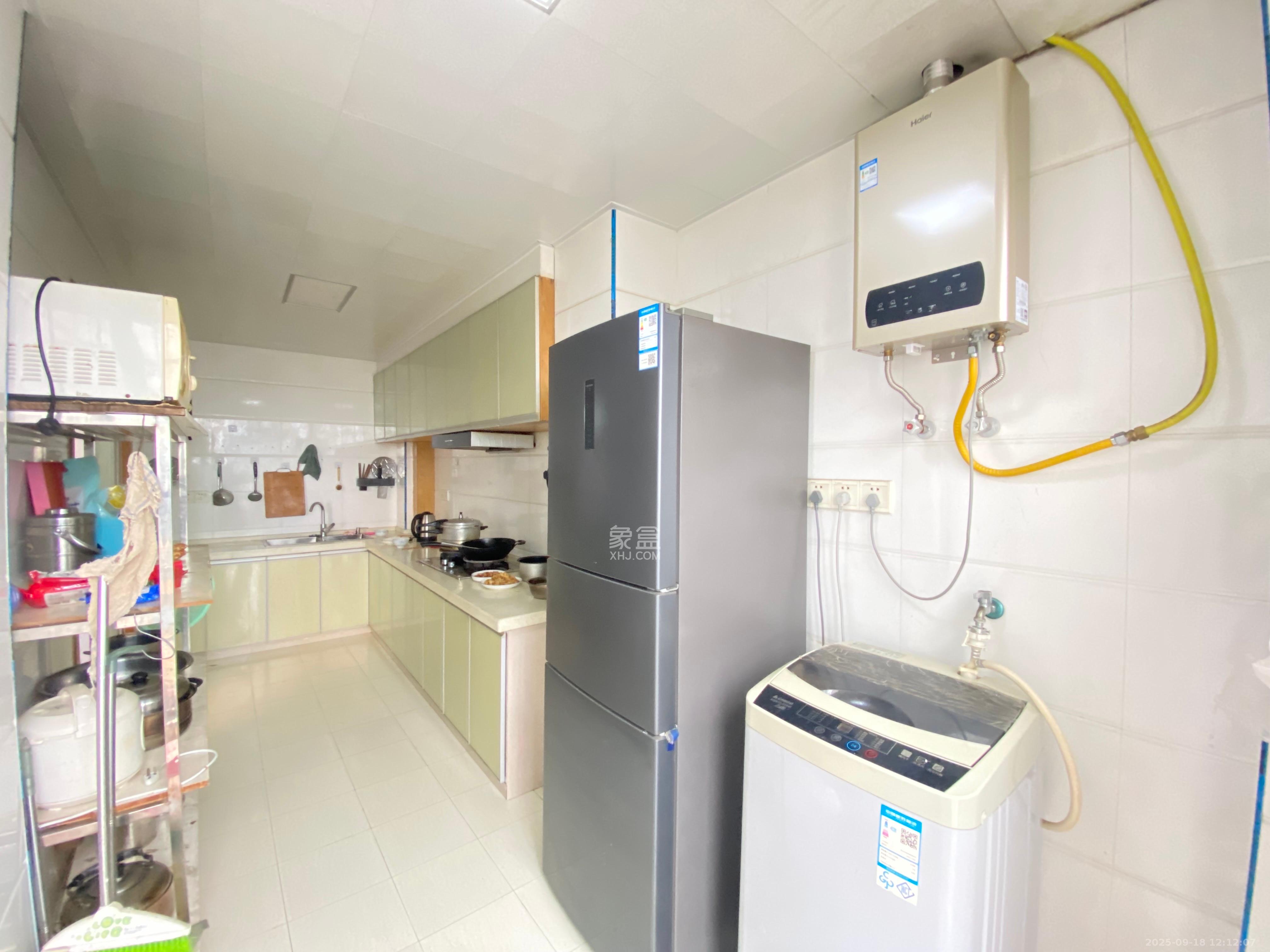 新雅黄金苑 3室2厅2卫 1400.0元/月 新雅黄金苑 3室2厅2卫 1400.0元/月室内图