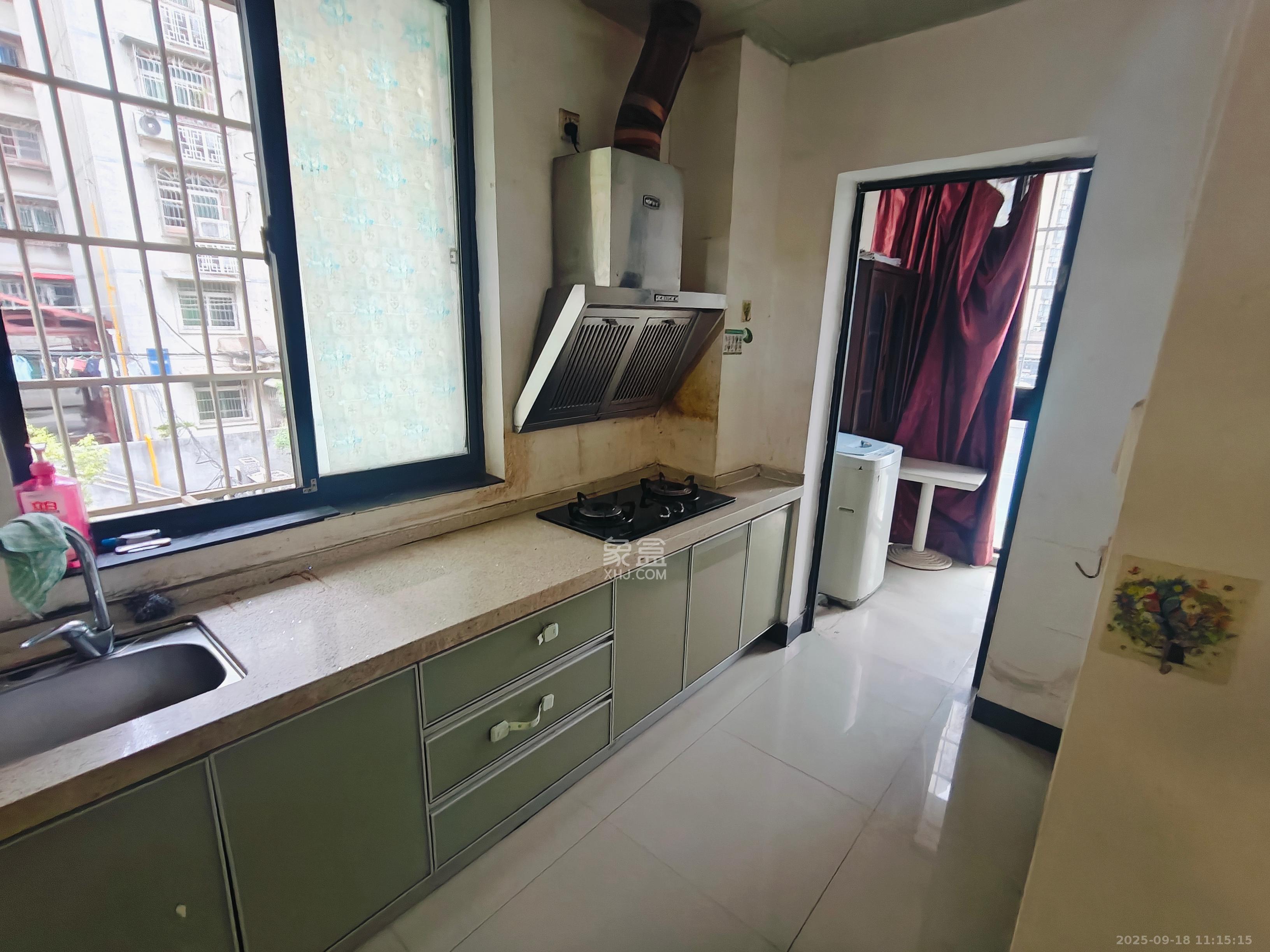 颐美沁园  1室1厅1卫    1800.0元/月室内图