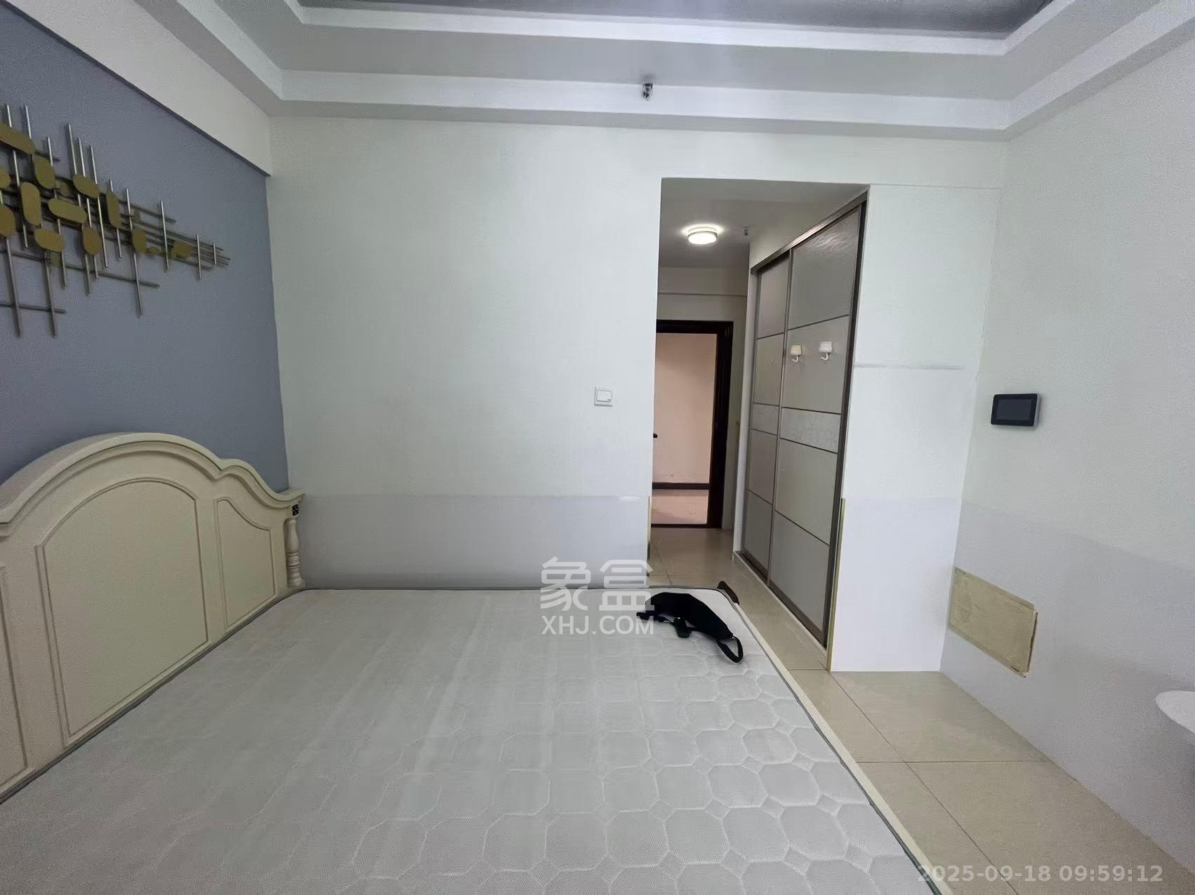 保利麓谷林语I区  1室1厅1卫    1400.0元/月室内图