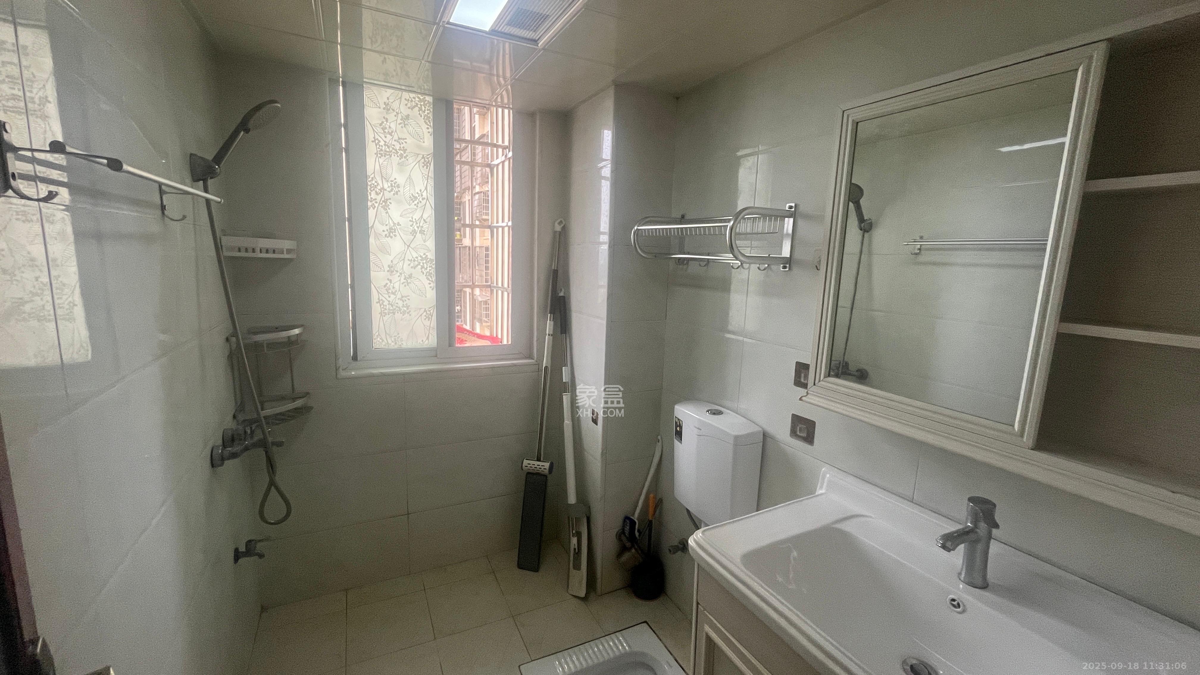 和康园小区  2室1厅1卫    1800.0元/月室内图