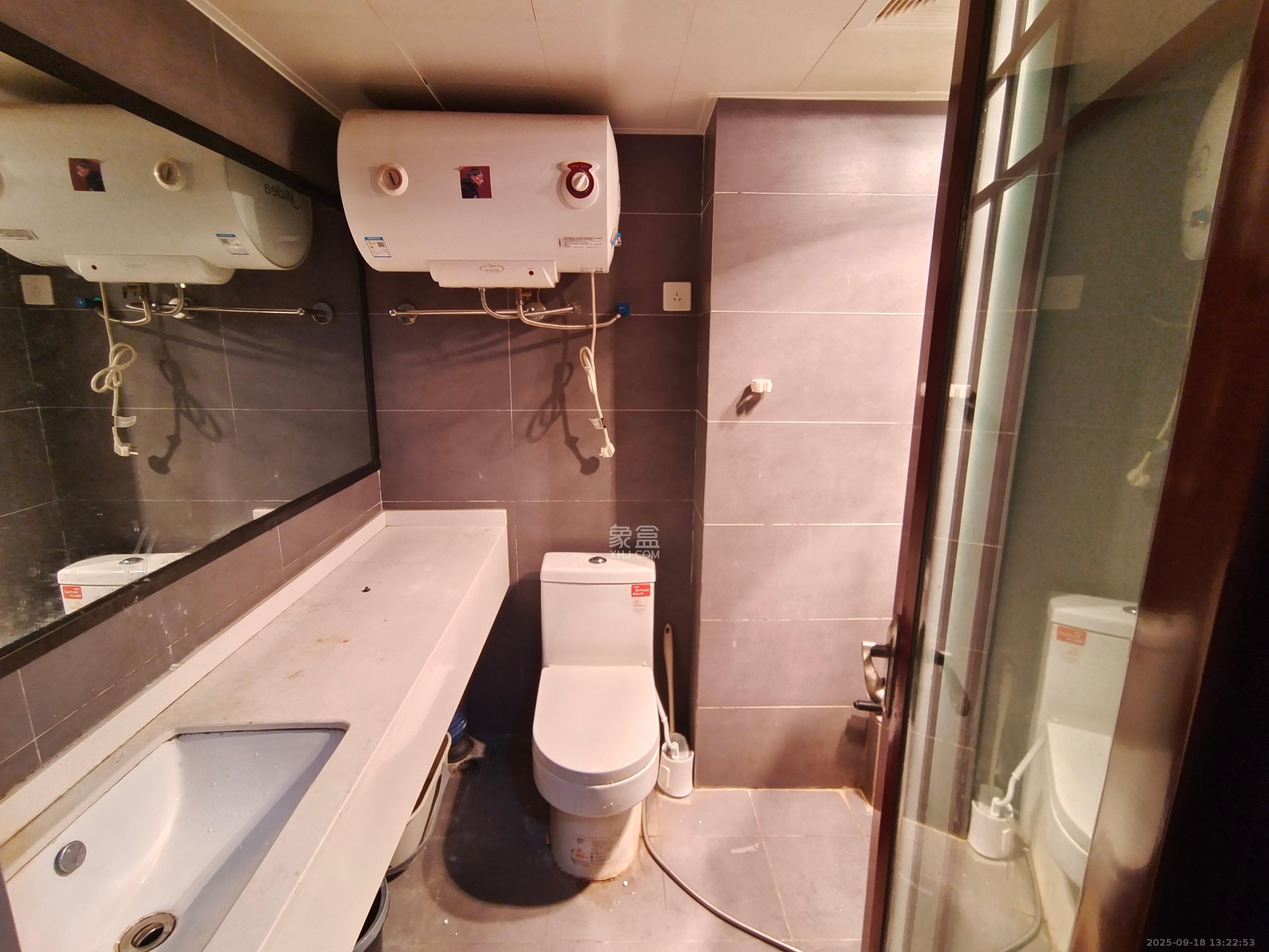 兰亭湾畔 1室1厅1卫 1400.0元/月 兰亭湾畔 1室1厅1卫 1400.0元/月室内图