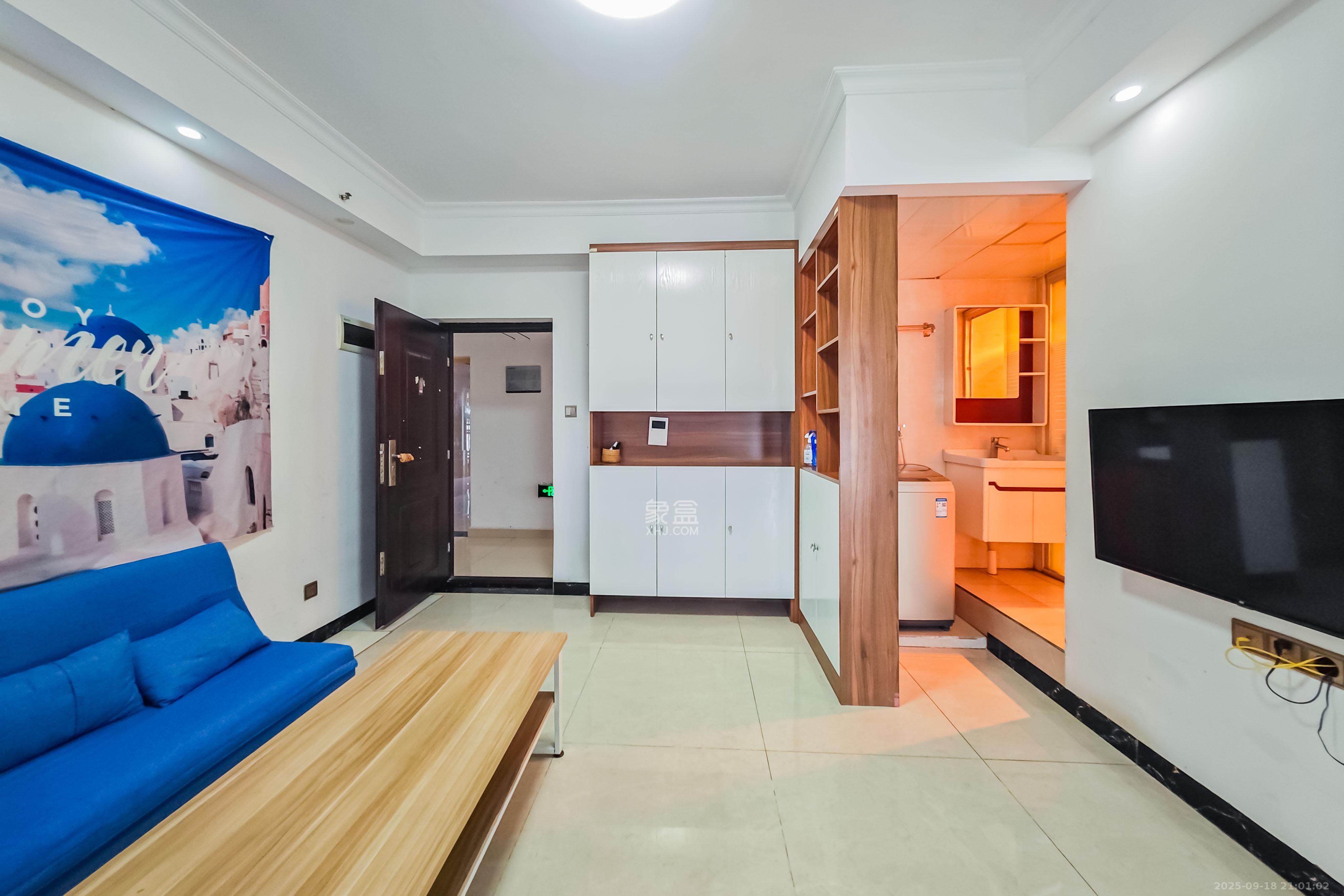 欧亚达国际广场  2室1厅1卫    42.0万客厅