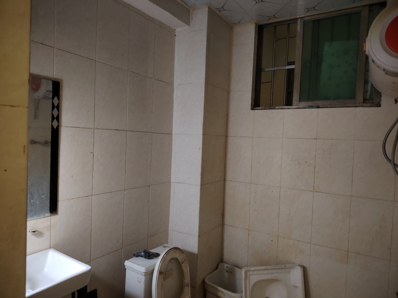 友谊华庭 3室2厅2卫 2100.0元/月 友谊华庭 3室2厅2卫 2100.0元/月室内图