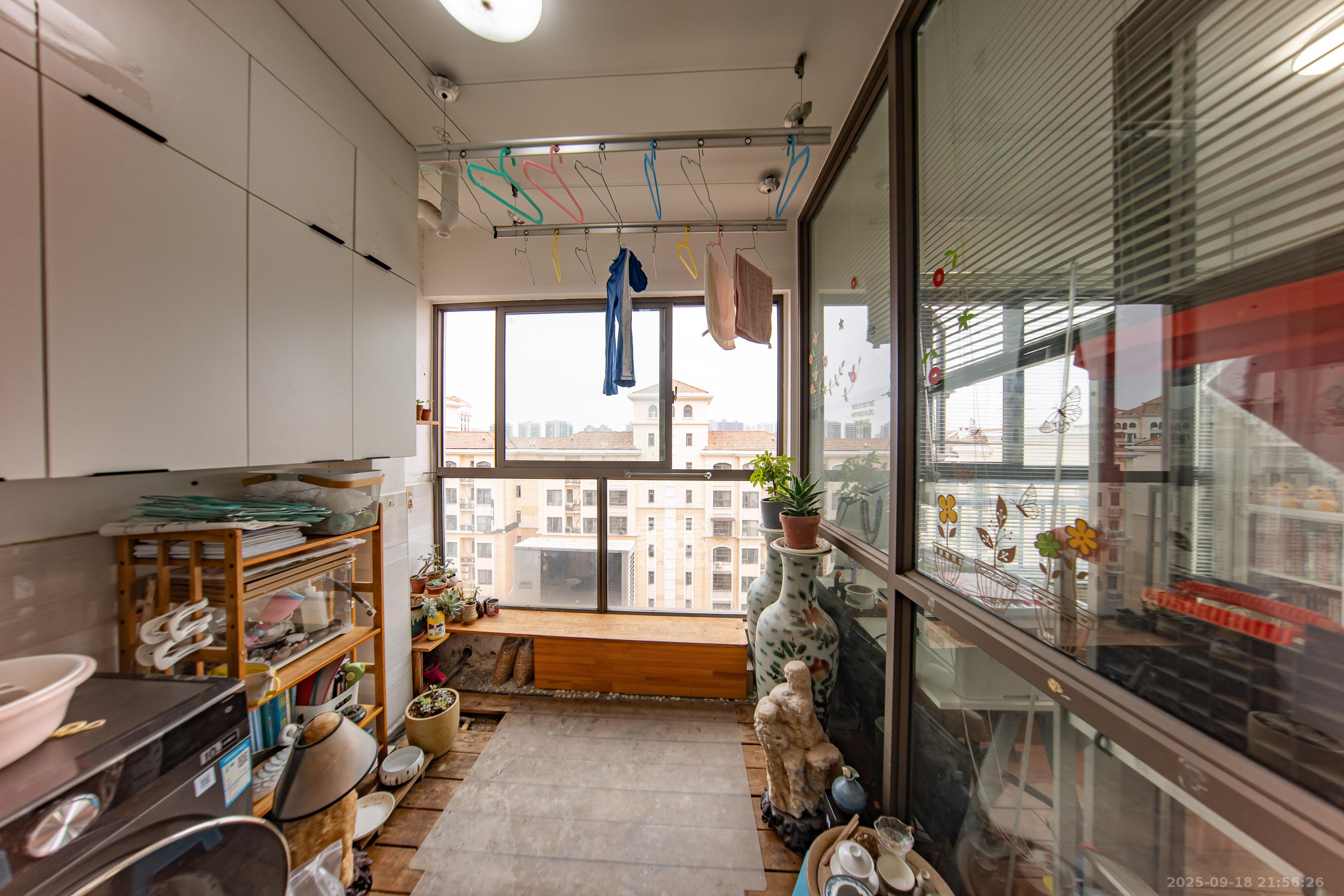 米兰春天 3室1厅1卫 48.0万 米兰春天 3室1厅1卫 48.0万阳台