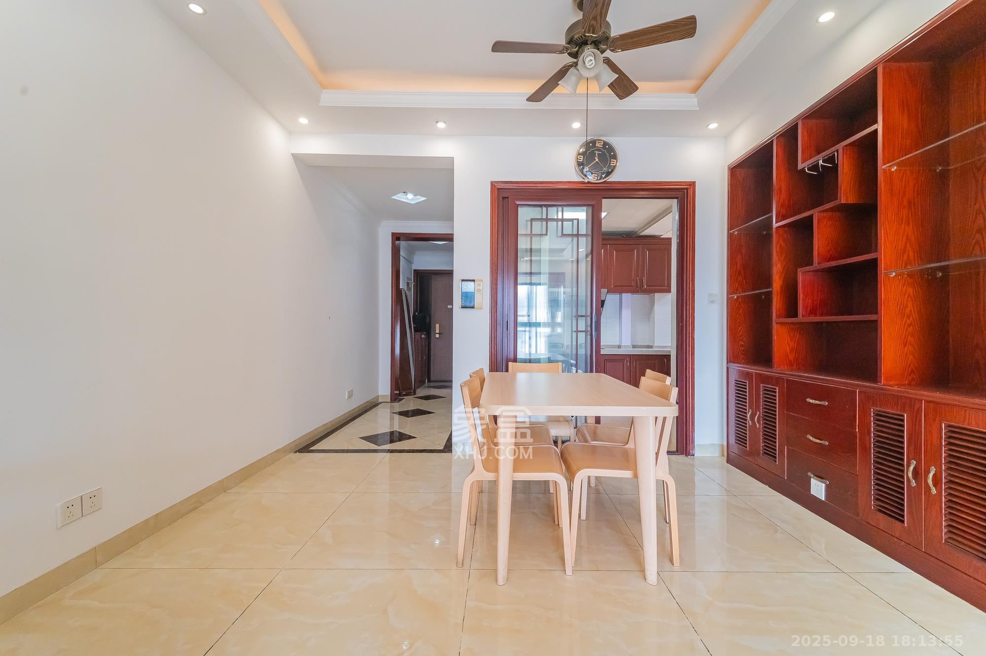 恒基凯旋门一二期  3室2厅1卫    67.8万客厅