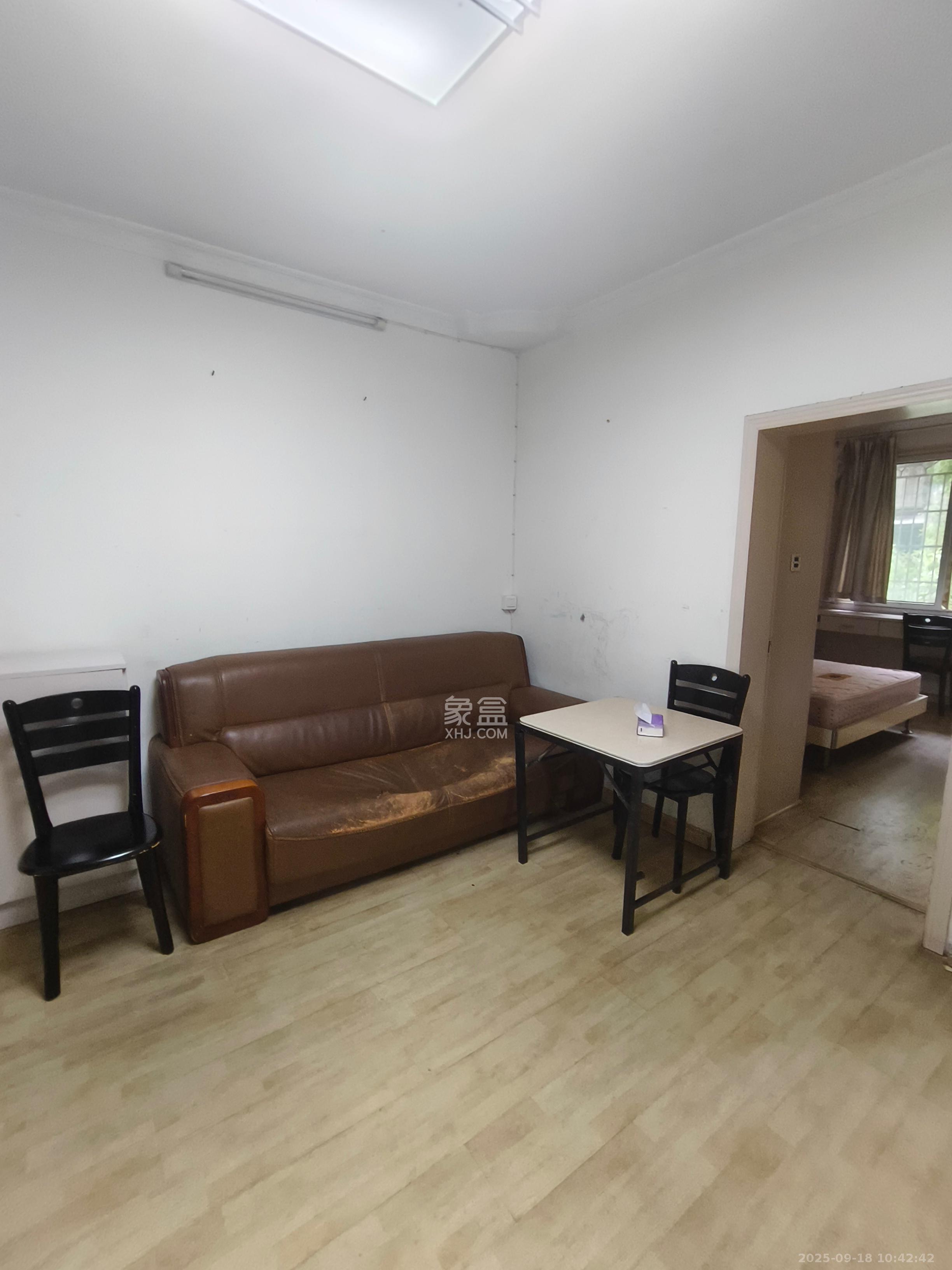 砂子塘社区 2室1厅1卫 1600.0元/月 砂子塘社区 2室1厅1卫 1600.0元/月室内图