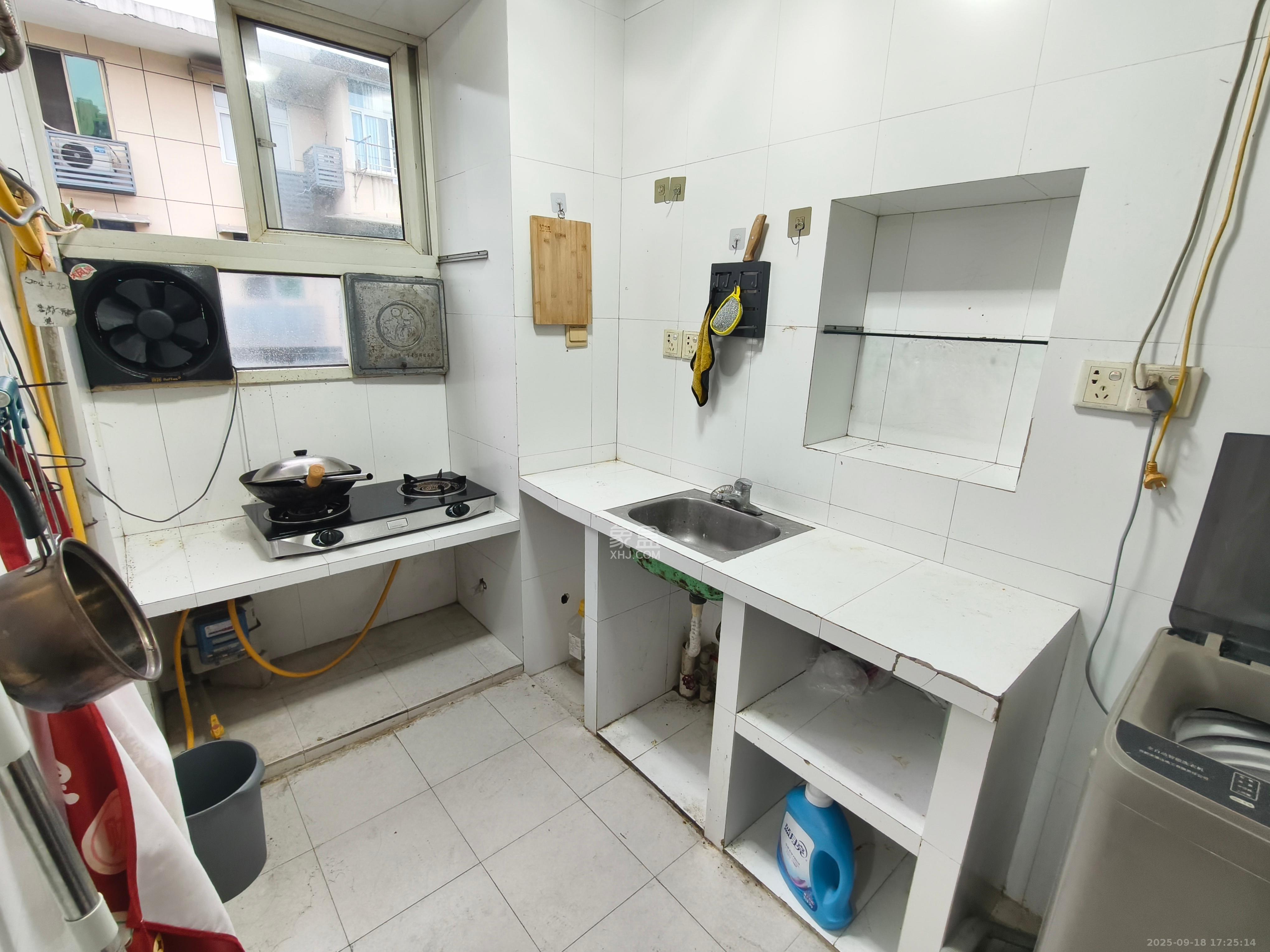 公交金盆小区  1室1厅1卫    900.0元/月室内图