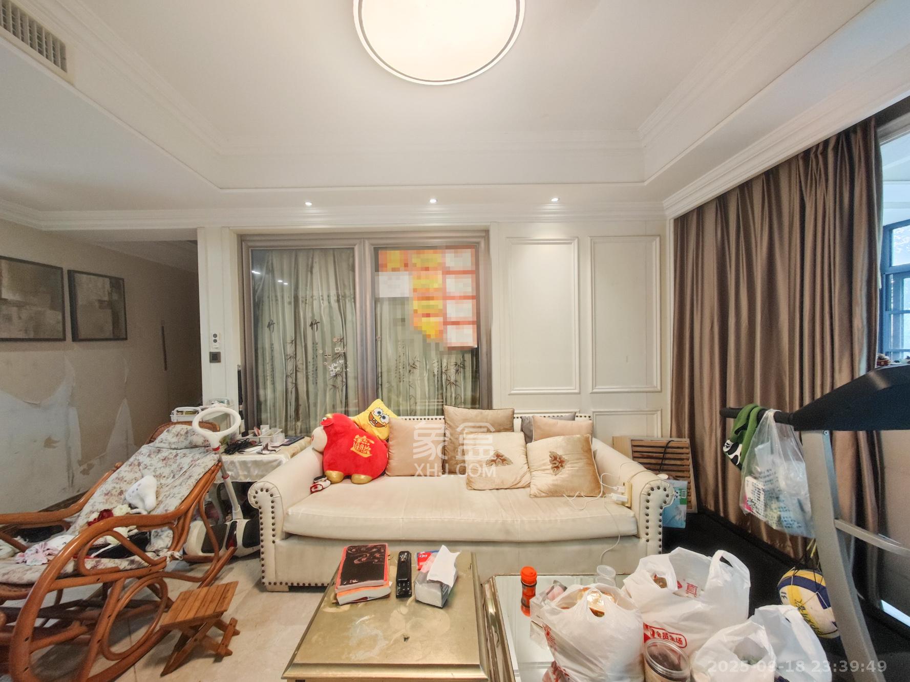 潇湘名城(新里程潇湘名城) 4室2厅2卫 142.0万 潇湘名城(新里程潇湘名城) 4室2厅2卫 142.0万客厅