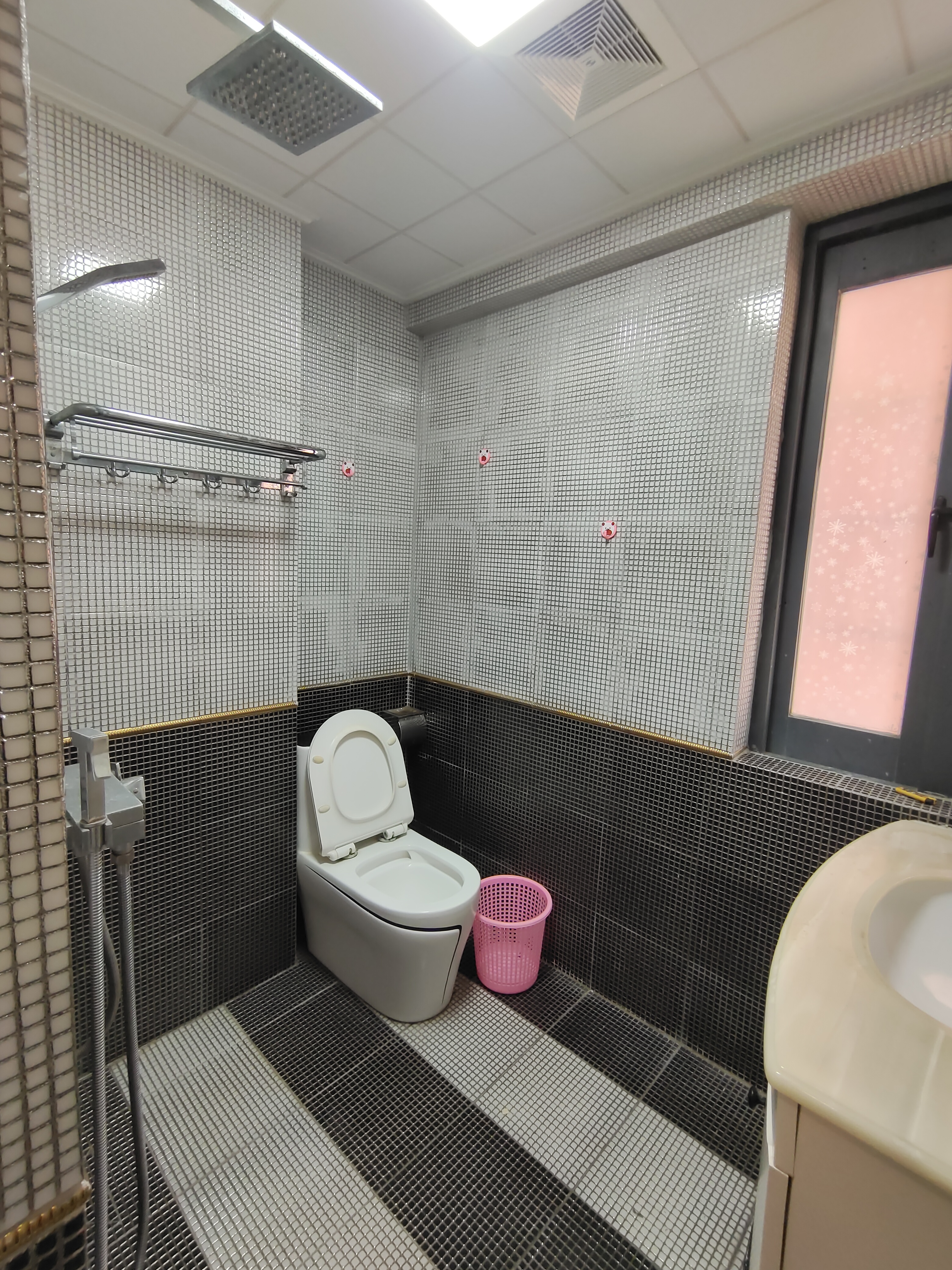 星华佳园 3室2厅1卫 4200.0元/月 星华佳园 3室2厅1卫 4200.0元/月室内图