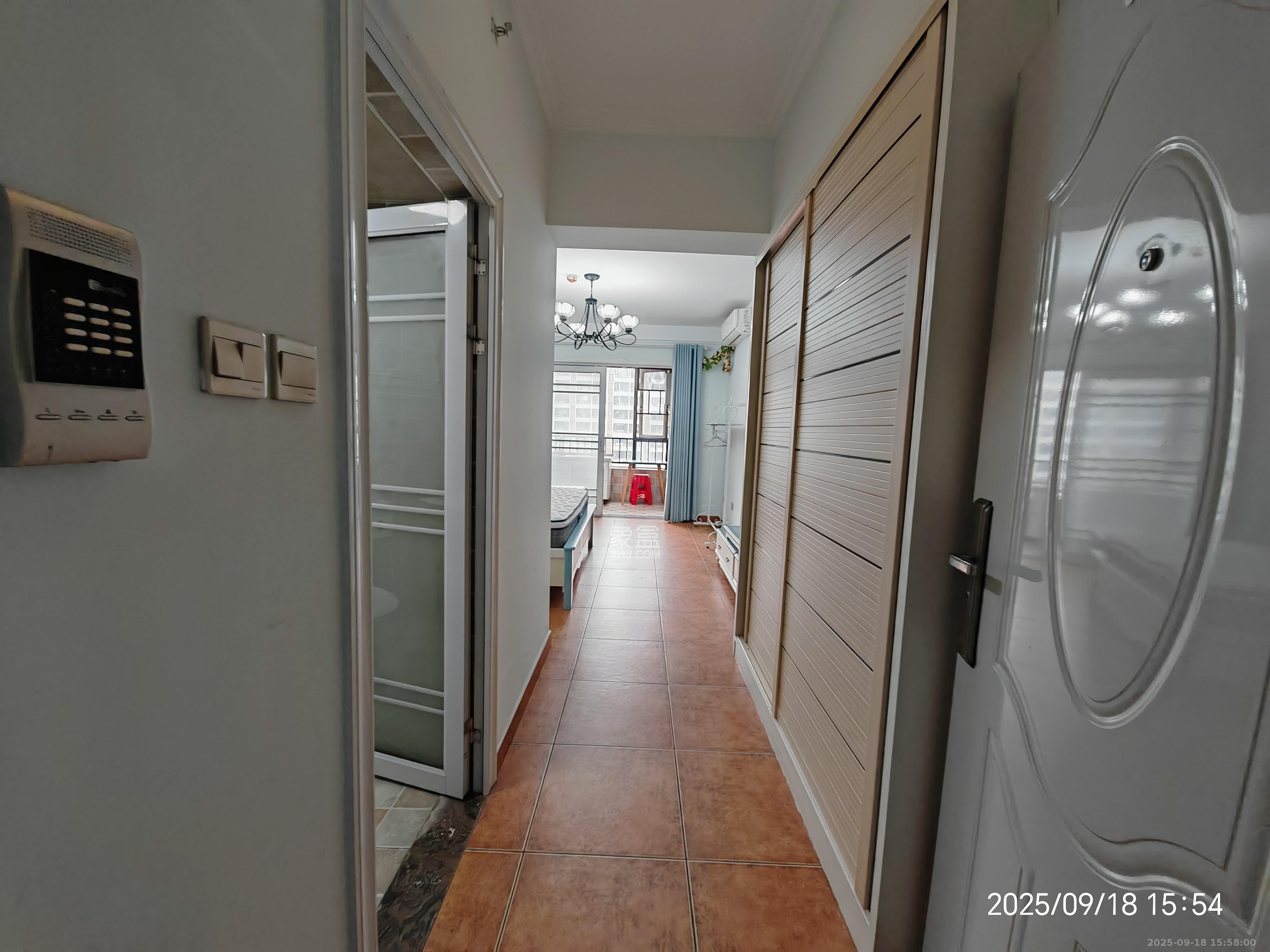 怡海星城  1室1厅1卫    1050.0元/月 怡海星城  1室1厅1卫    1050.0元/月室内图