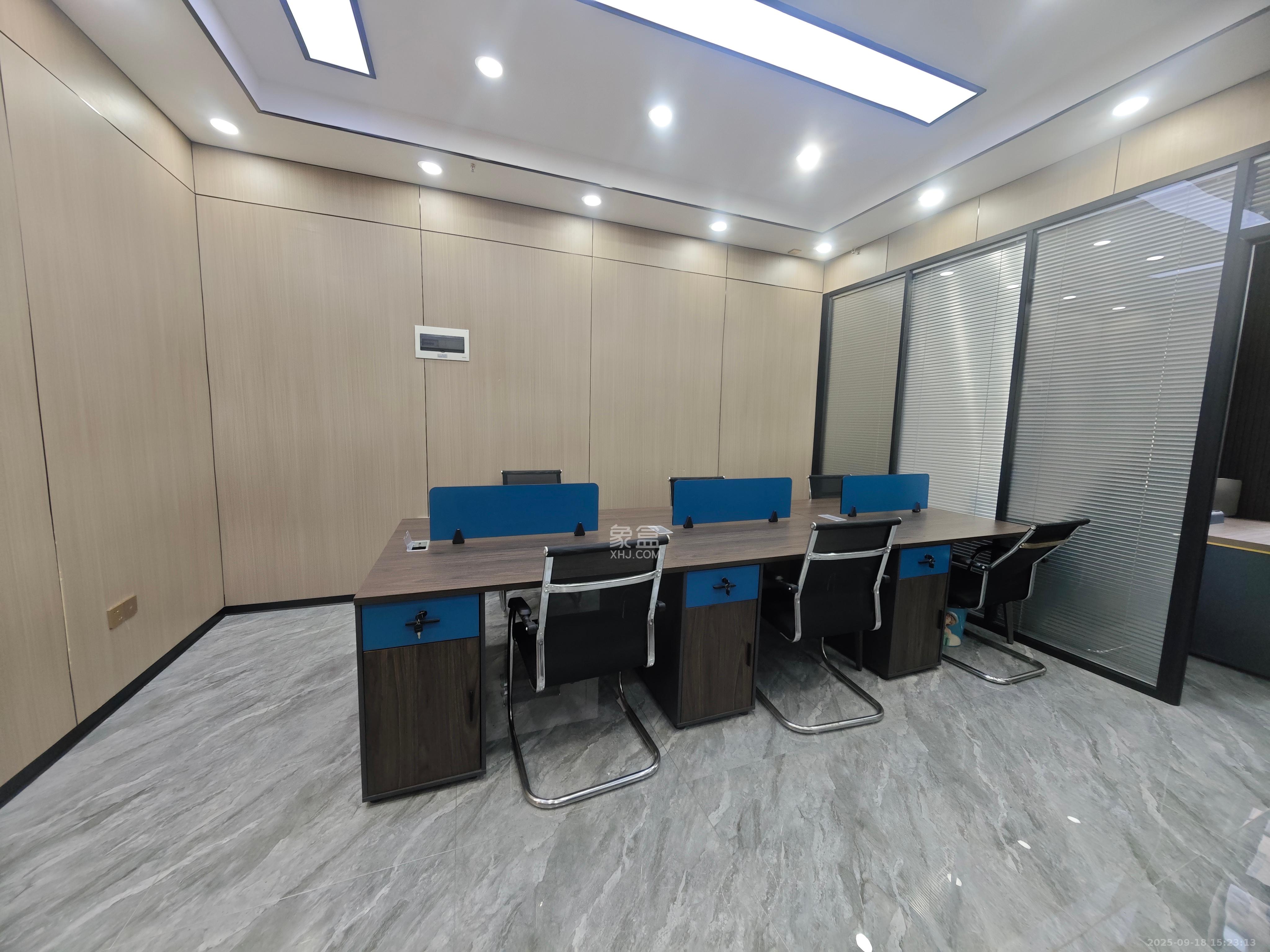 华润置地广场二期 3室1厅0卫 5500.0元/月 华润置地广场二期 3室1厅0卫 5500.0元/月室内图