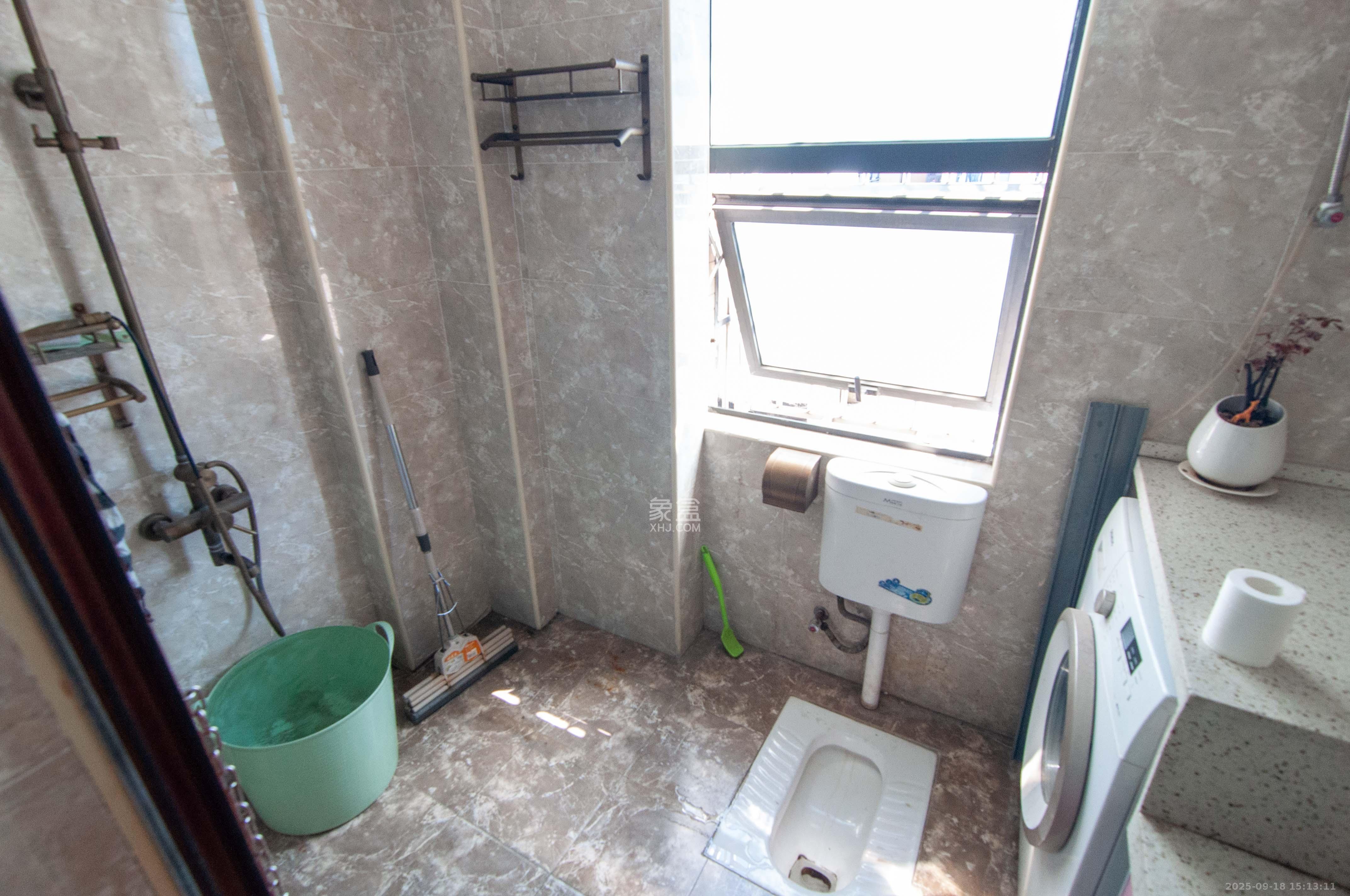 中一九骏(枫桥苑) 2室1厅1卫 55.0万 中一九骏(枫桥苑) 2室1厅1卫 55.0万卫生间