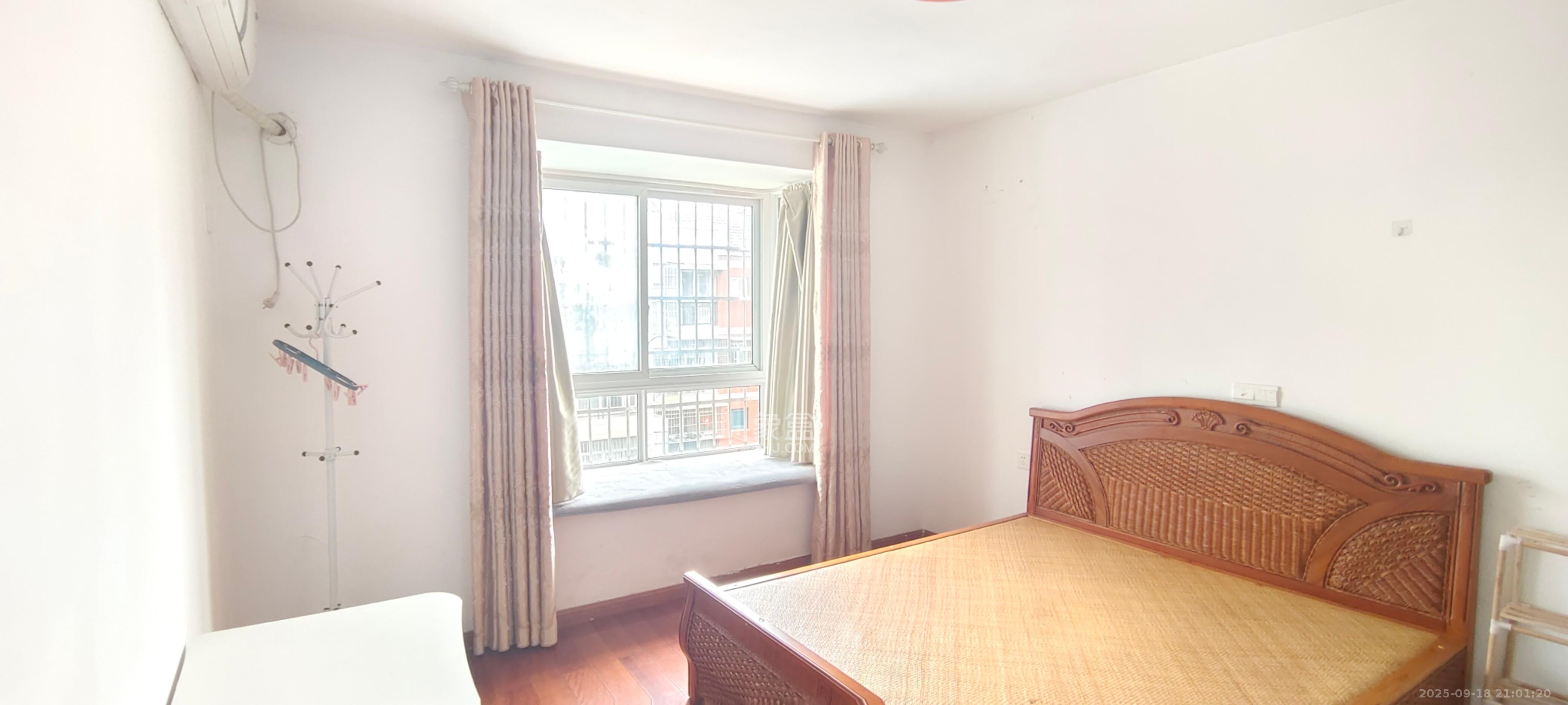 长丰星城 3室2厅2卫 1300.0元/月 长丰星城 3室2厅2卫 1300.0元/月室内图