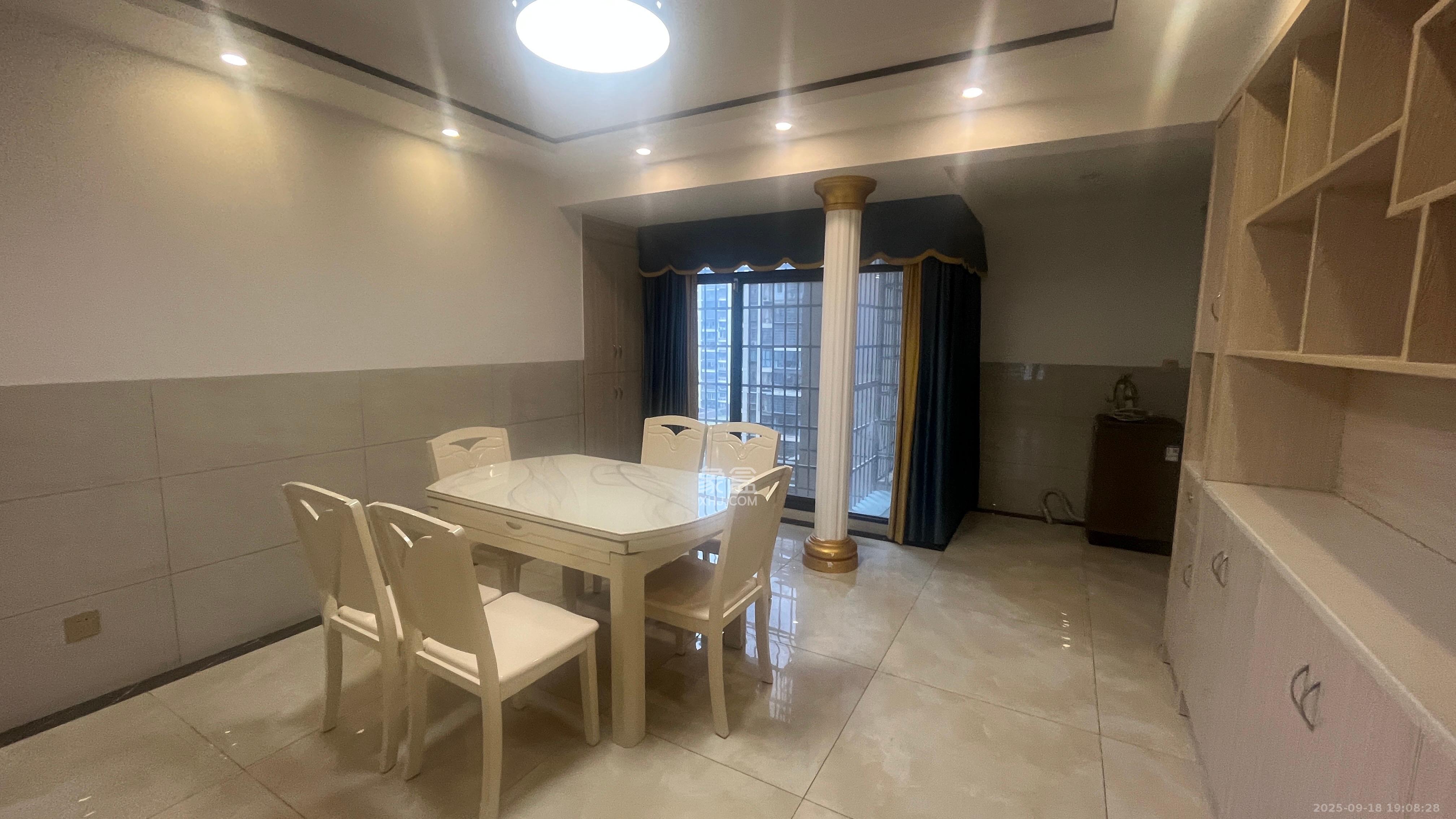 桥头家苑一期 3室2厅2卫 2200.0元/月 桥头家苑一期 3室2厅2卫 2200.0元/月室内图