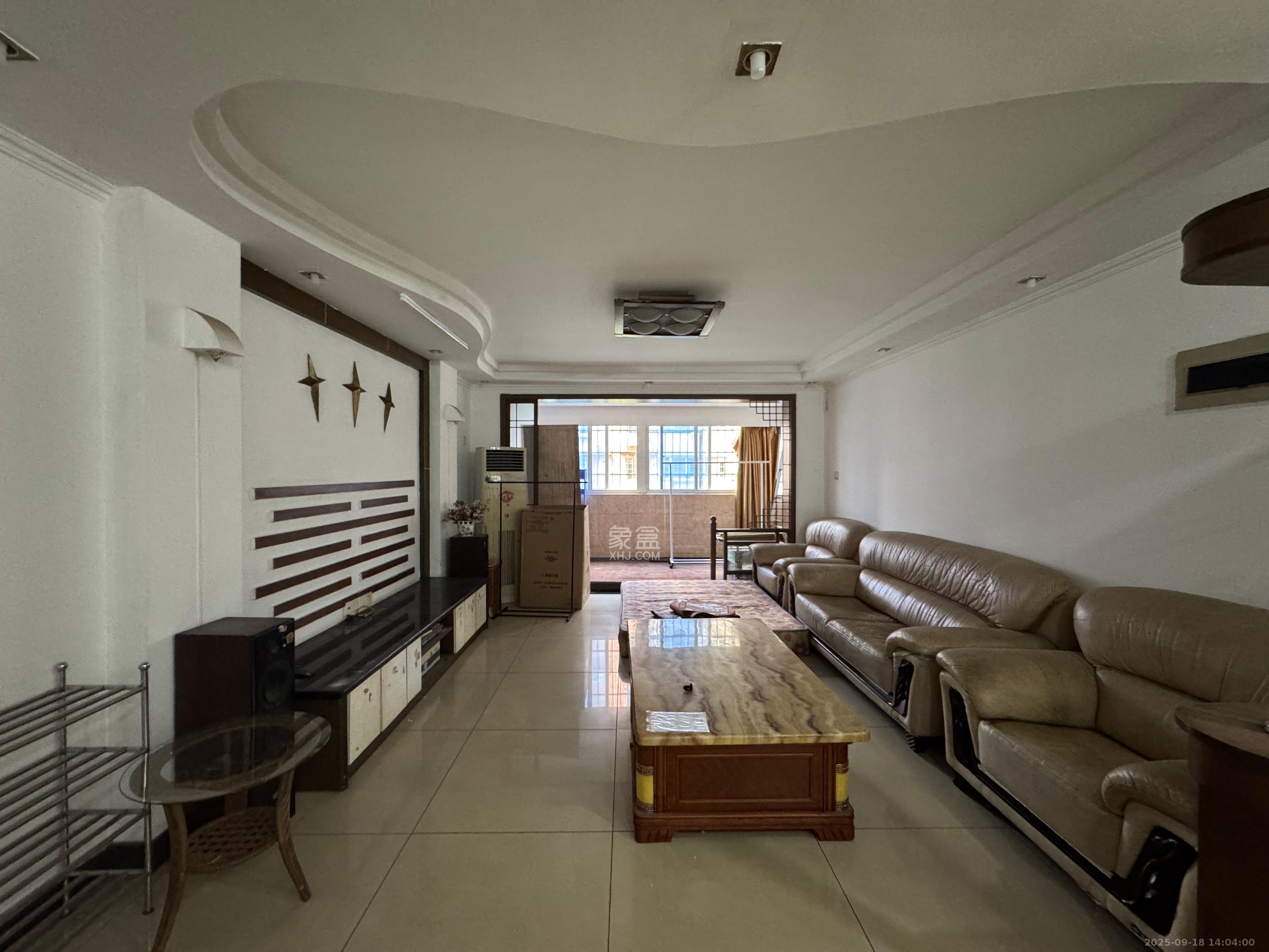 森宇佳园 3室2厅2卫 2100.0元/月 森宇佳园 3室2厅2卫 2100.0元/月室内图