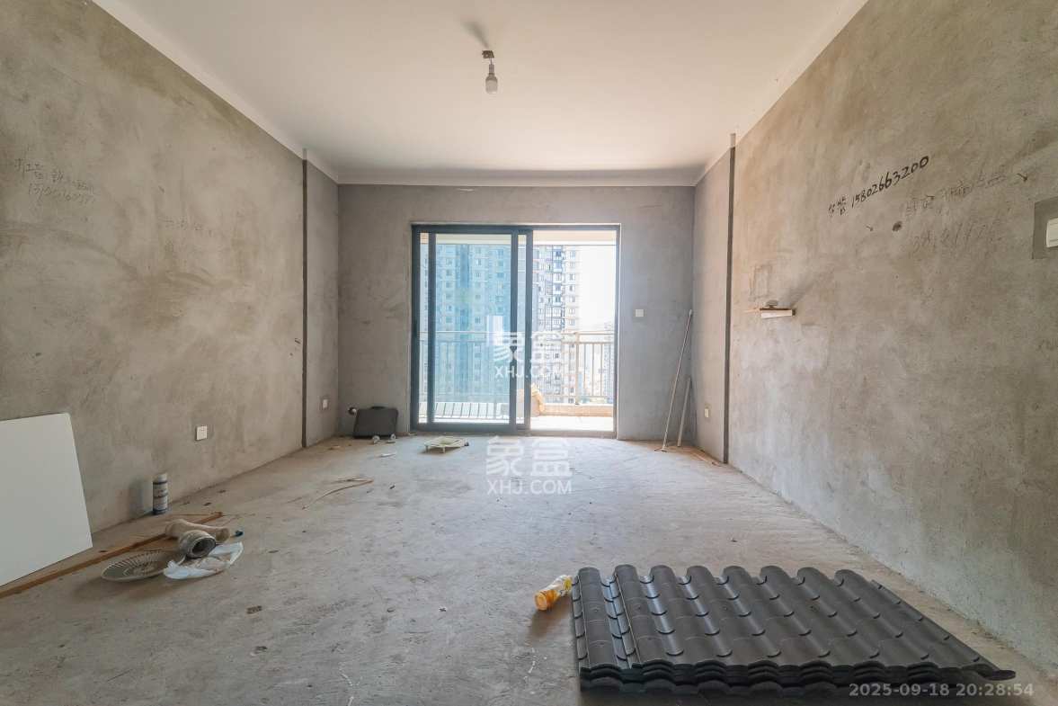 恒基凯旋门三期 4室2厅2卫 125.0万 恒基凯旋门三期 4室2厅2卫 125.0万客厅