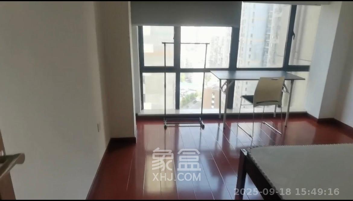 麓江春  2室1厅1卫    2200.0元/月室内图