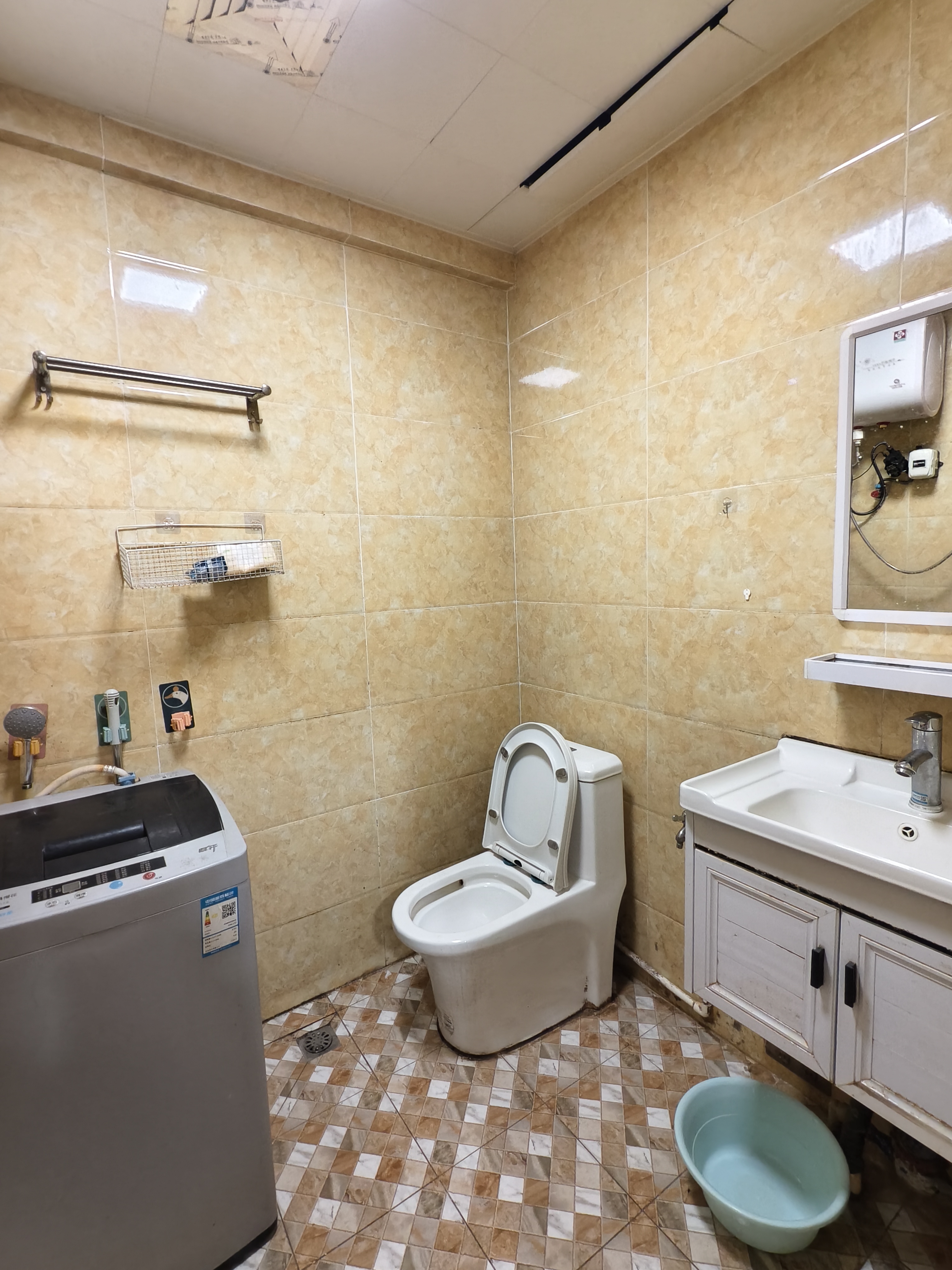 海深国际大厦  1室1厅1卫    1200.0元/月室内图