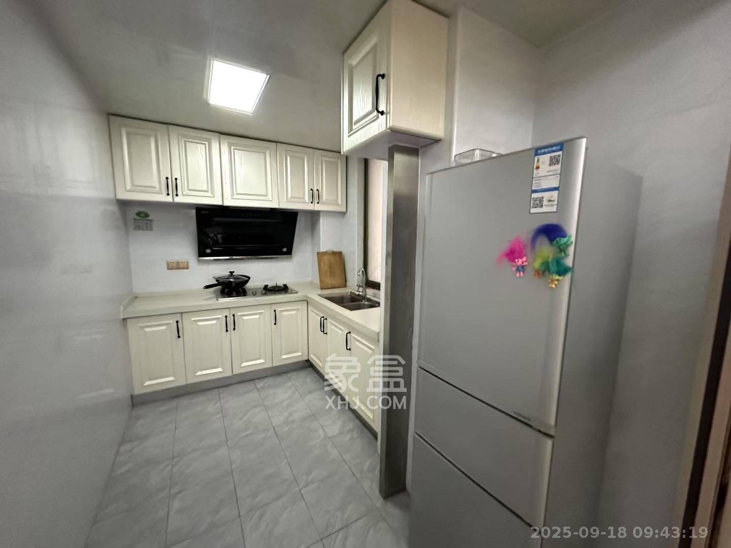 汇源大厦 3室2厅2卫 4500.0元/月 汇源大厦 3室2厅2卫 4500.0元/月室内图