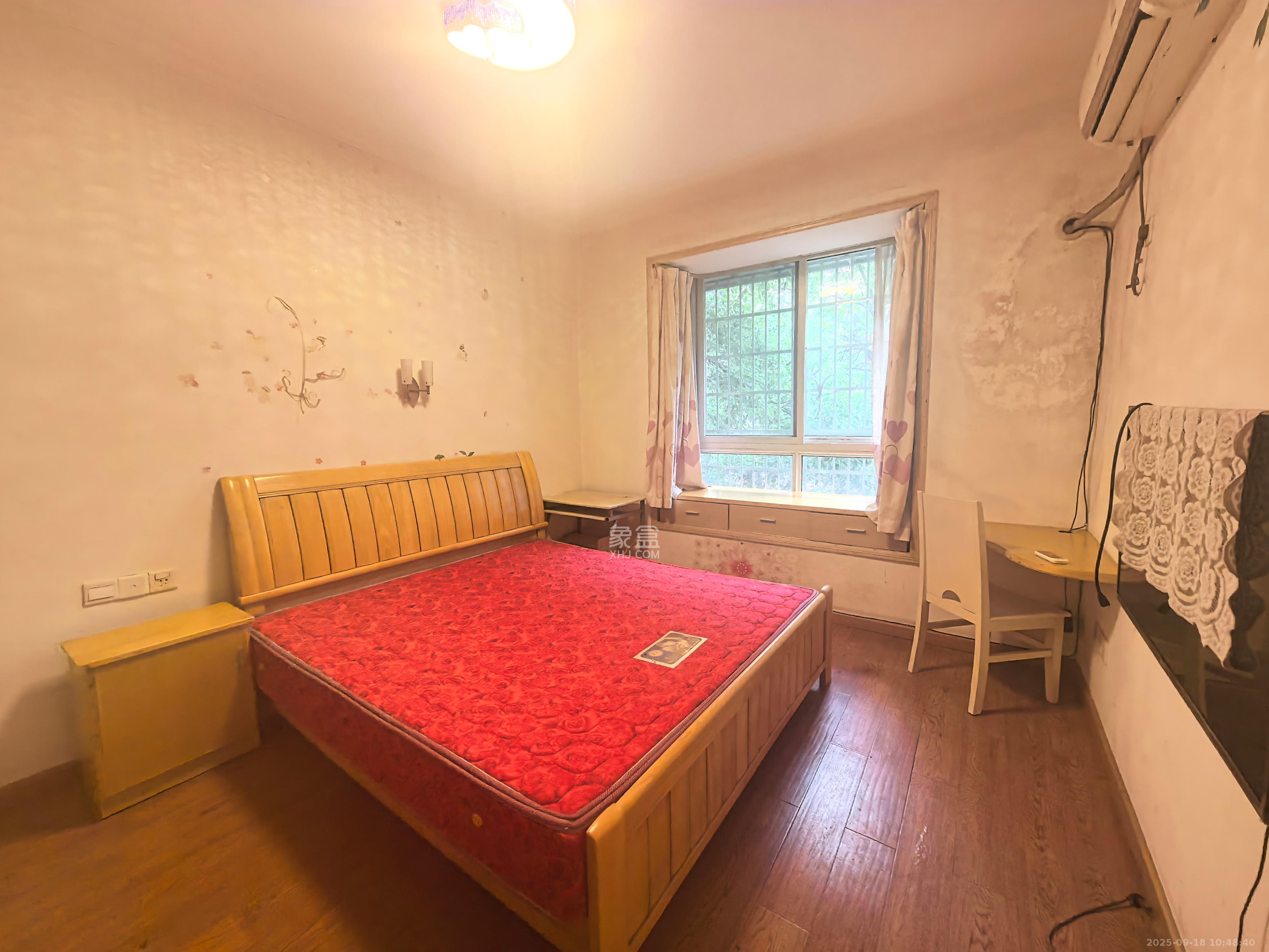 景荣华苑  3室2厅2卫    2400.0元/月室内图