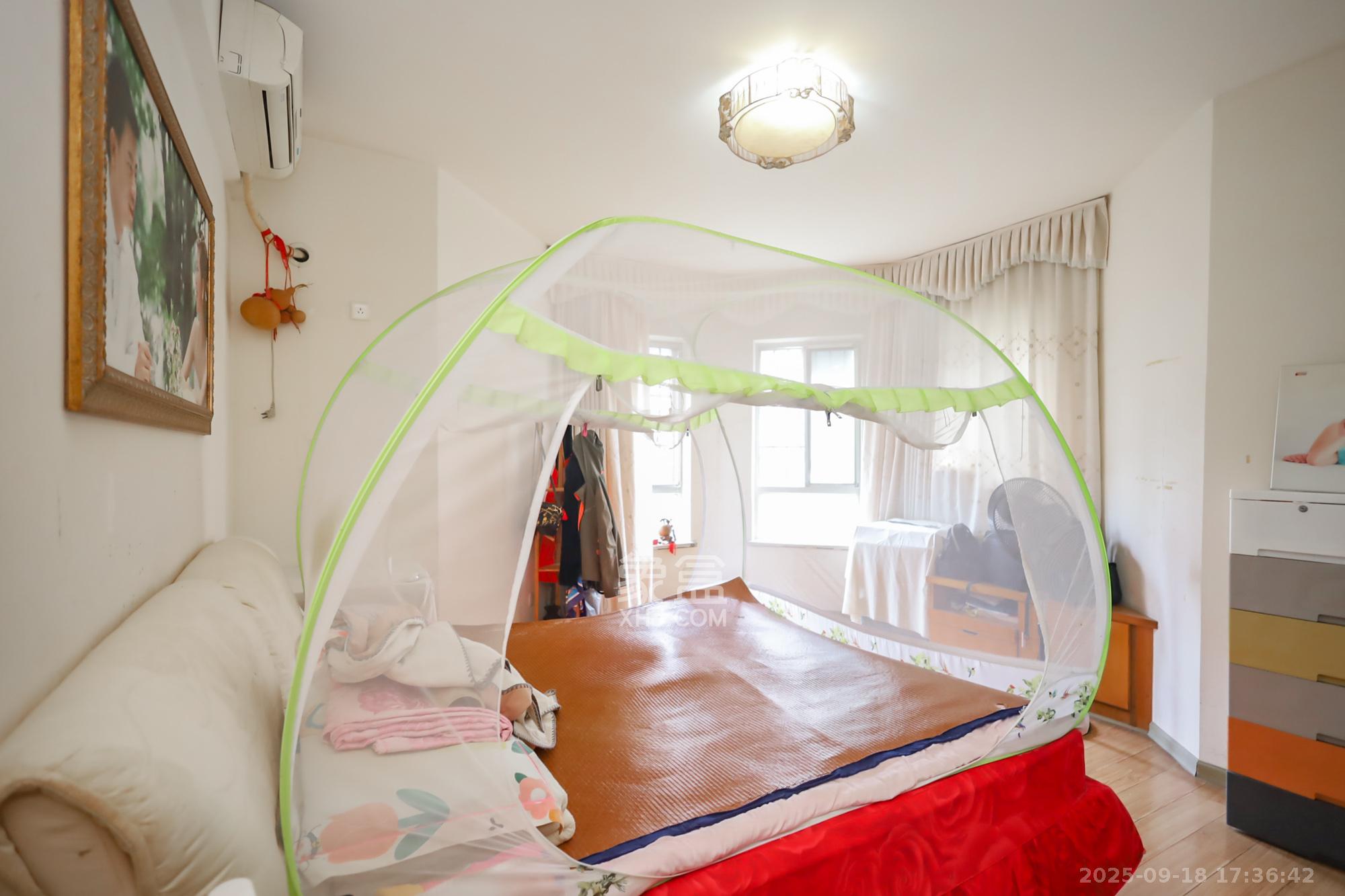 香海西岸  4室2厅2卫    142.0万 香海西岸  4室2厅2卫    142.0万卧室