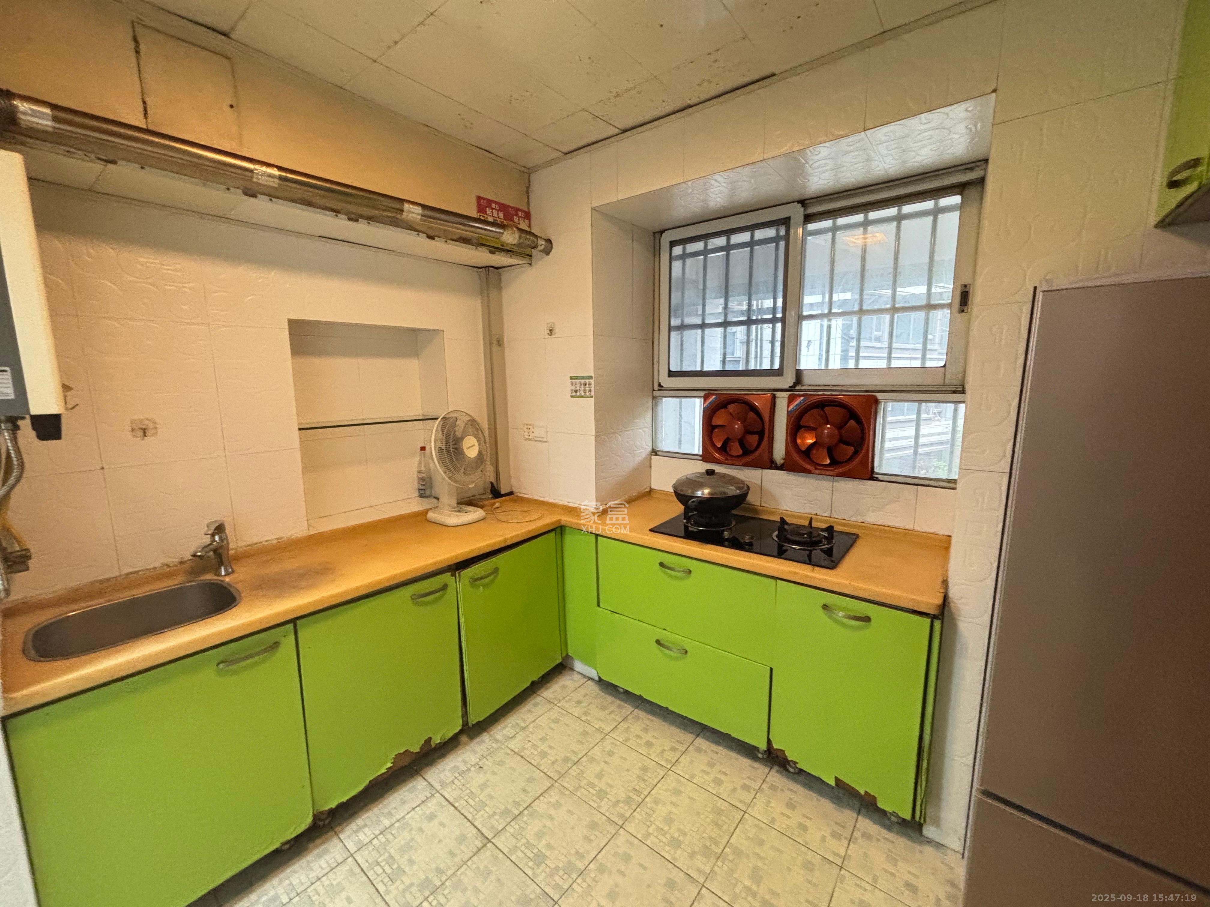 劳动广场消防队宿舍 3室1厅1卫 1700.0元/月 劳动广场消防队宿舍 3室1厅1卫 1700.0元/月室内图