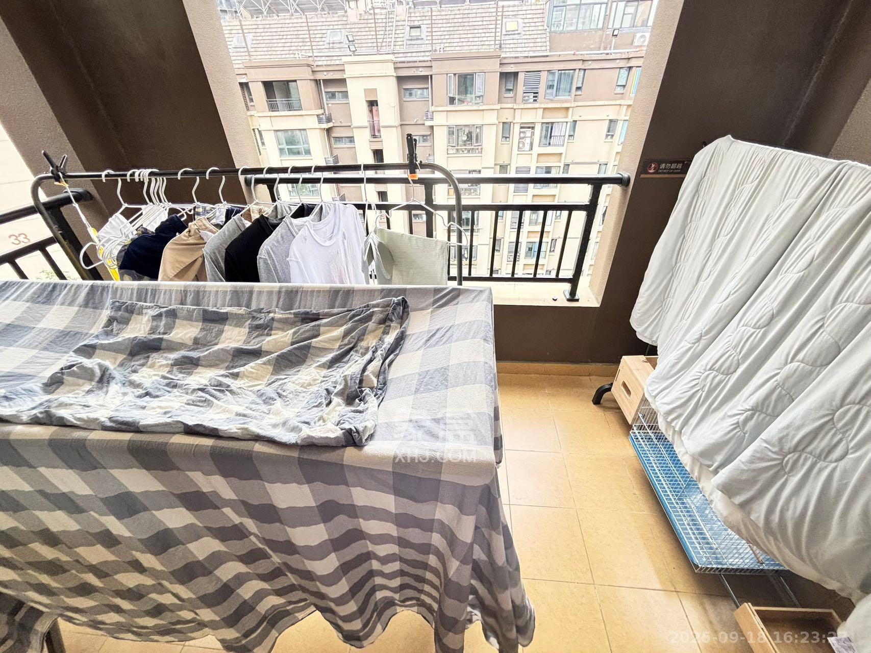 万科魅力之城锋镜里  4室2厅2卫    3200.0元/月室内图