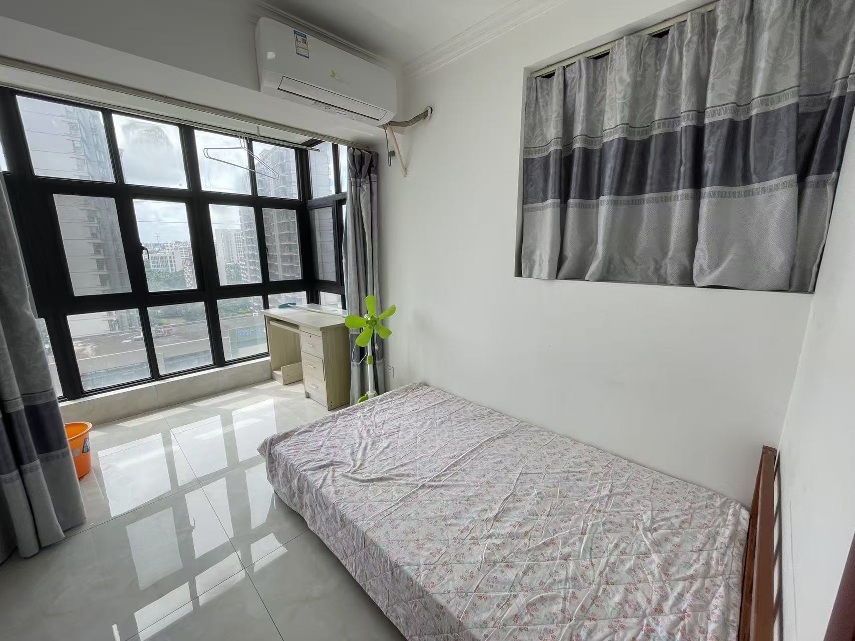 书香苑  2室1厅1卫    2100.0元/月 书香苑  2室1厅1卫    2100.0元/月室内图