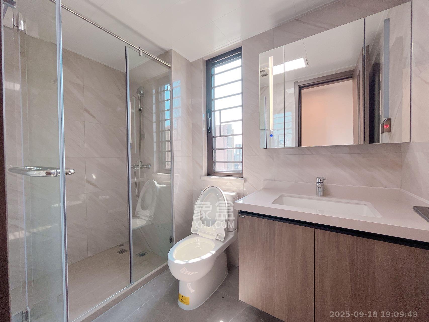 龙湖春江天玺 4室2厅2卫 5000.0元/月 龙湖春江天玺 4室2厅2卫 5000.0元/月室内图