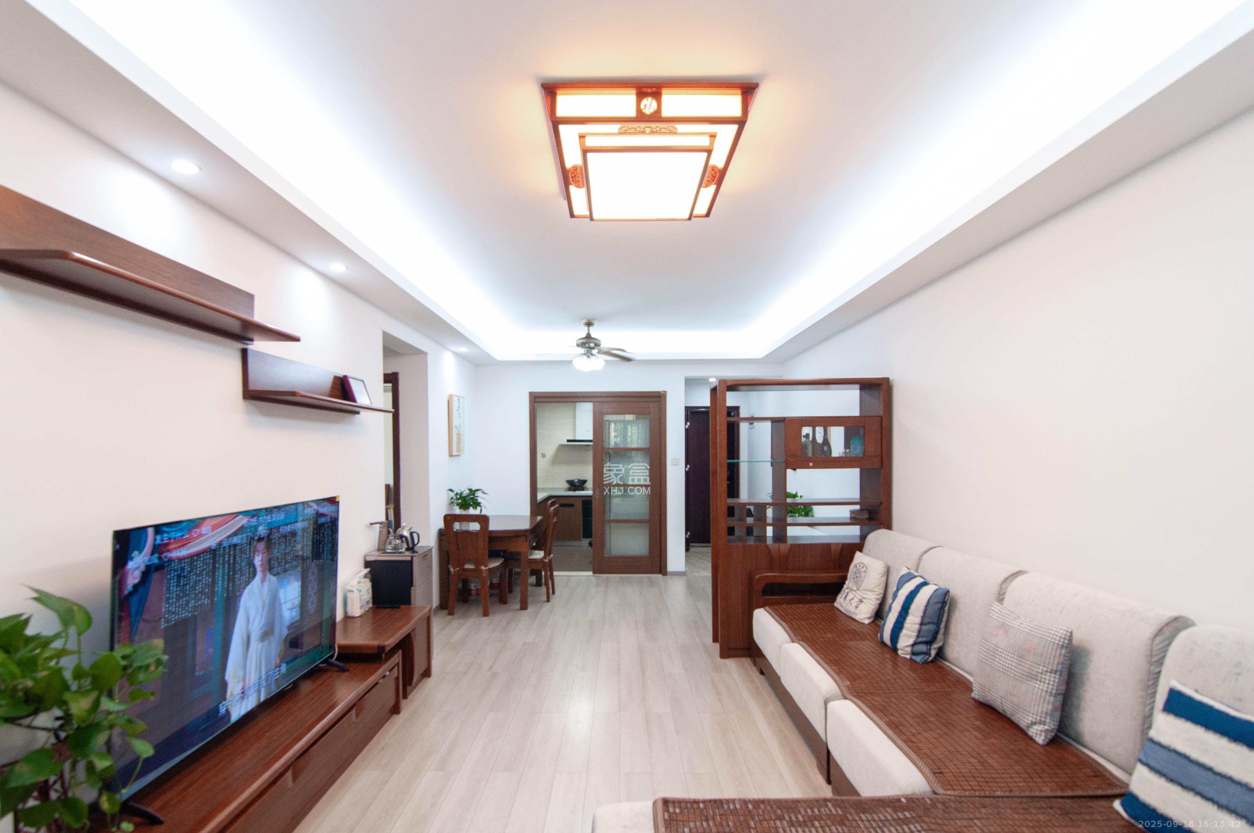 万科里梅溪郡 3室2厅1卫 150.0万 万科里梅溪郡 3室2厅1卫 150.0万客厅