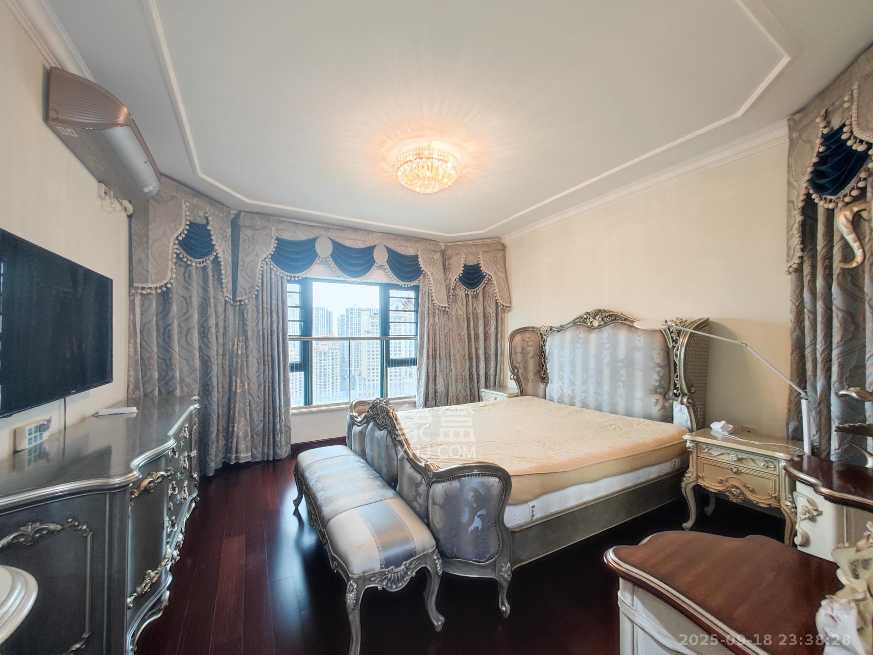 恒大城  4室2厅2卫    116.0万卧室