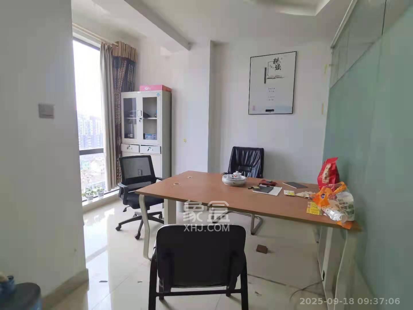 长房中庭国际(东郡华蓉广场) 2室1厅1卫 3200.0元/月 长房中庭国际(东郡华蓉广场) 2室1厅1卫 3200.0元/月室内图