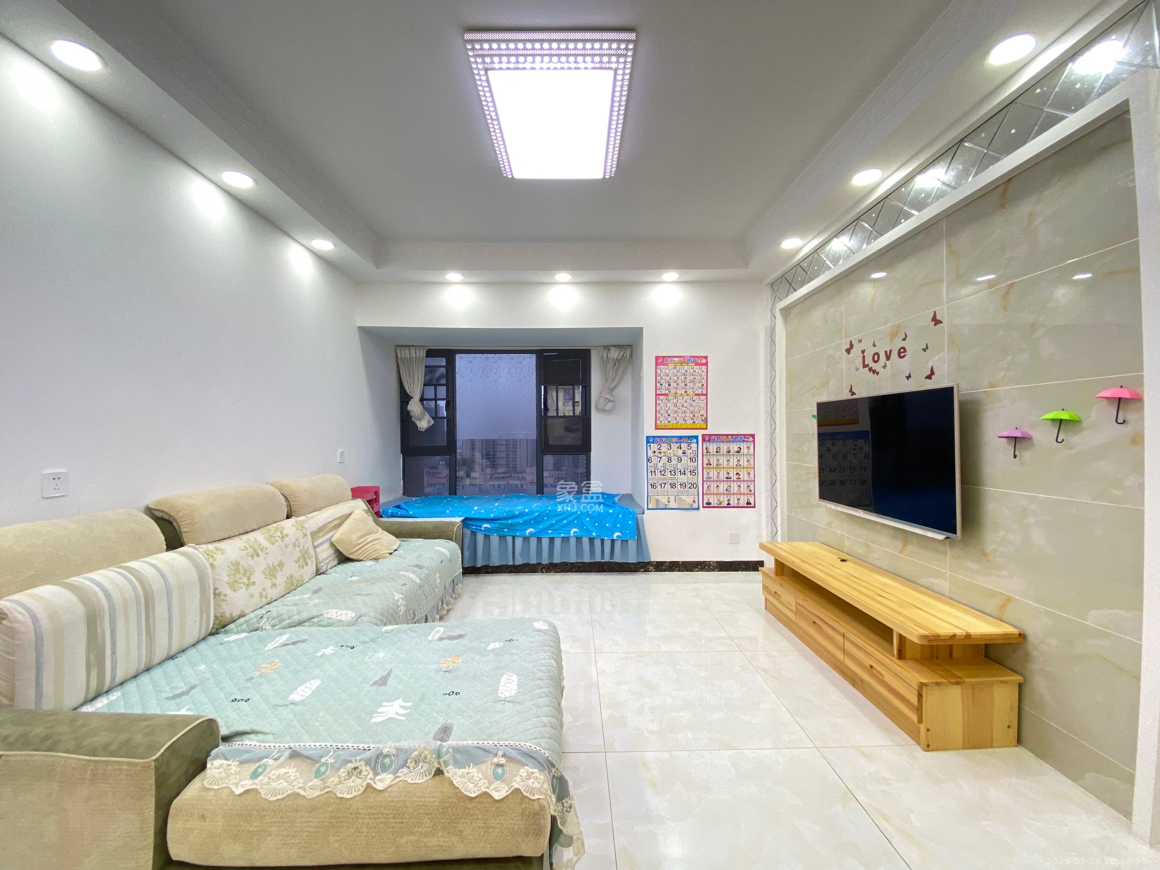 荣盛花语馨苑 3室2厅1卫 2500.0元/月 荣盛花语馨苑 3室2厅1卫 2500.0元/月室内图