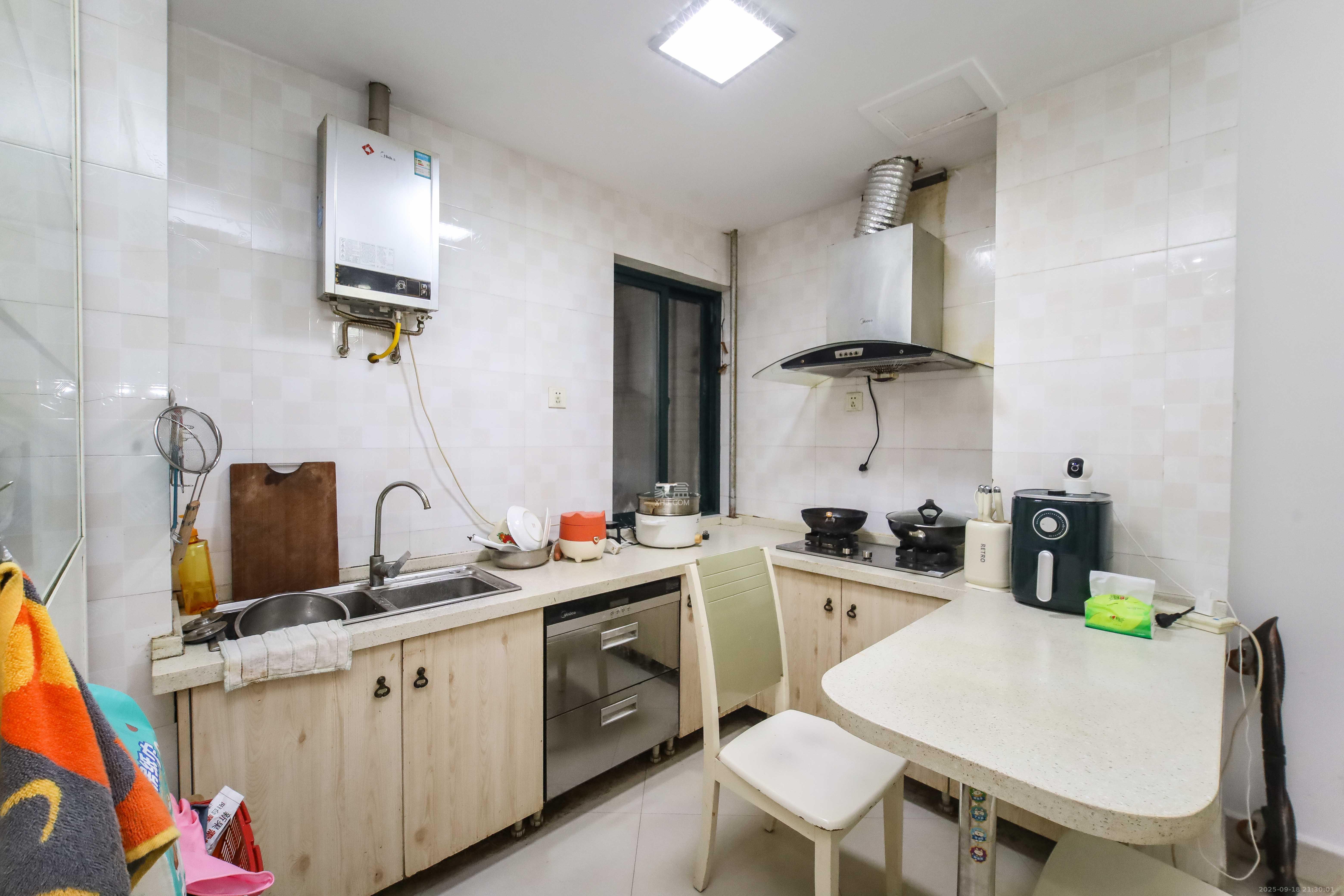 东玺门  2室1厅1卫    69.8万厨房