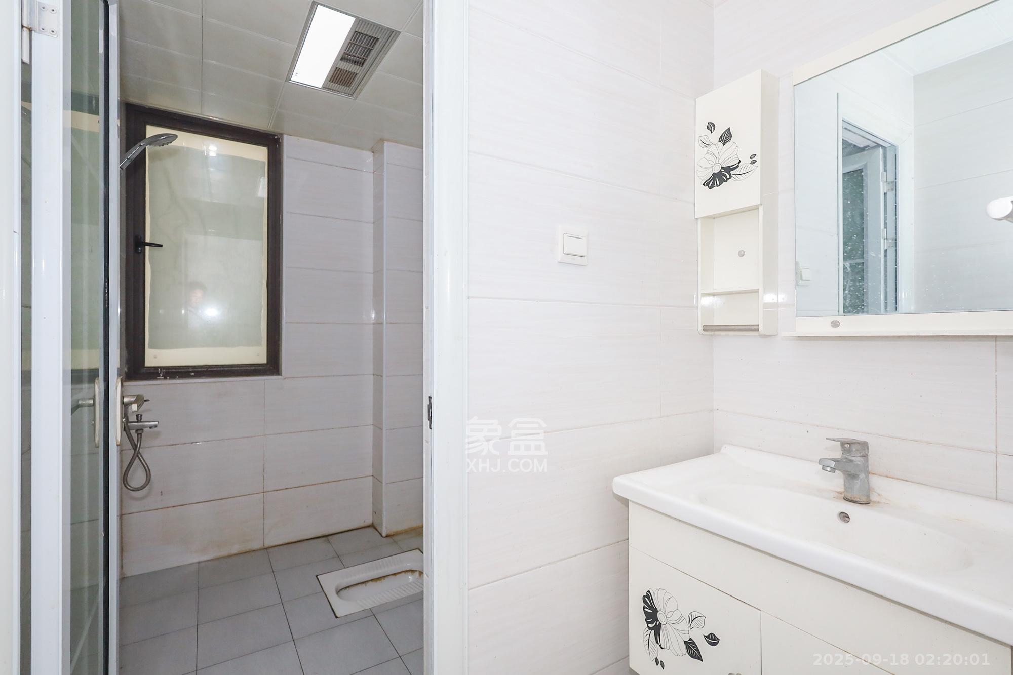 芙蓉别墅山庄(嘉湘华庭)  3室2厅1卫    102.0万 芙蓉别墅山庄(嘉湘华庭)  3室2厅1卫    102.0万卫生间