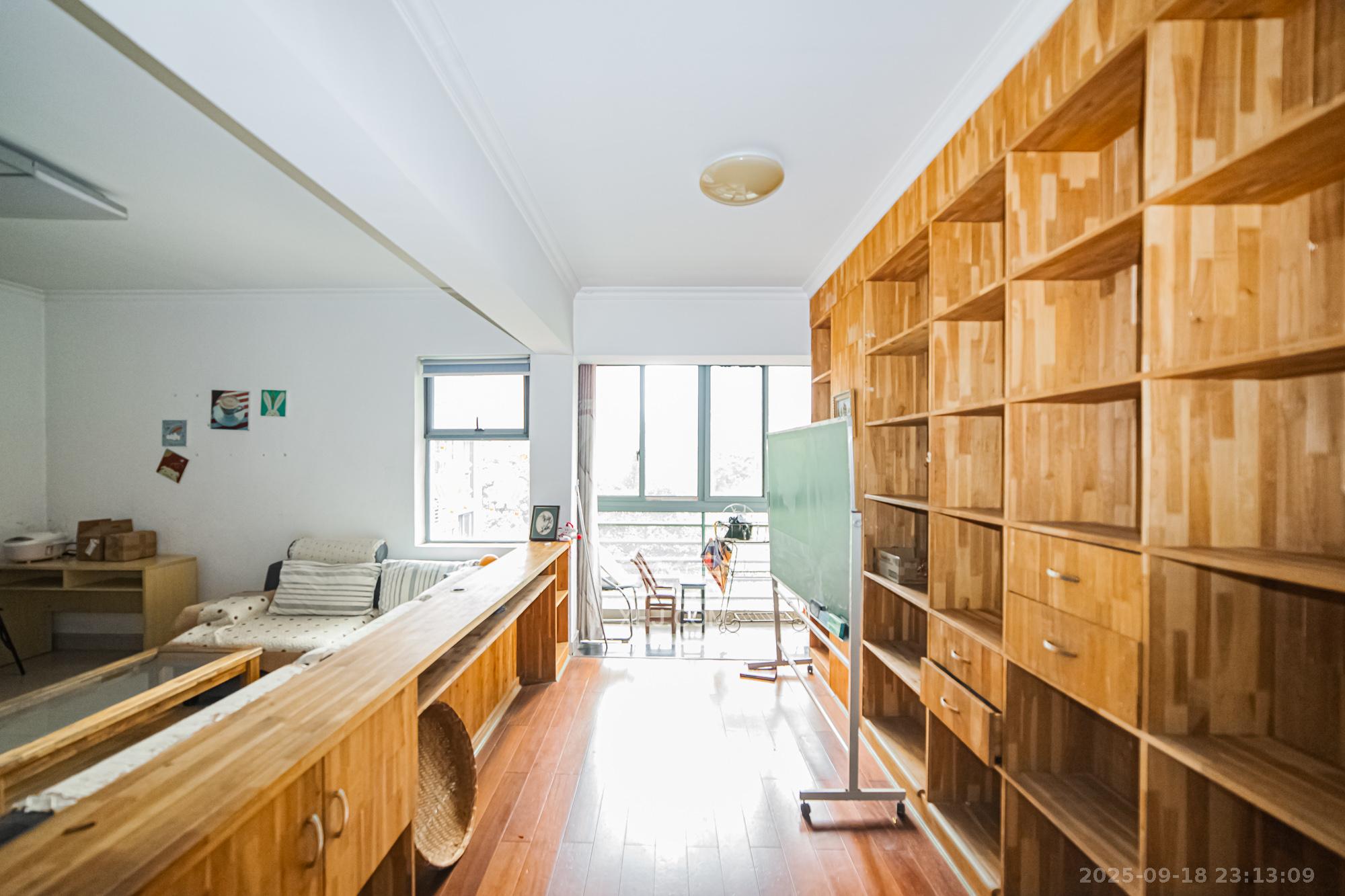 滨江君悦香邸  3室2厅2卫    98.0万卧室