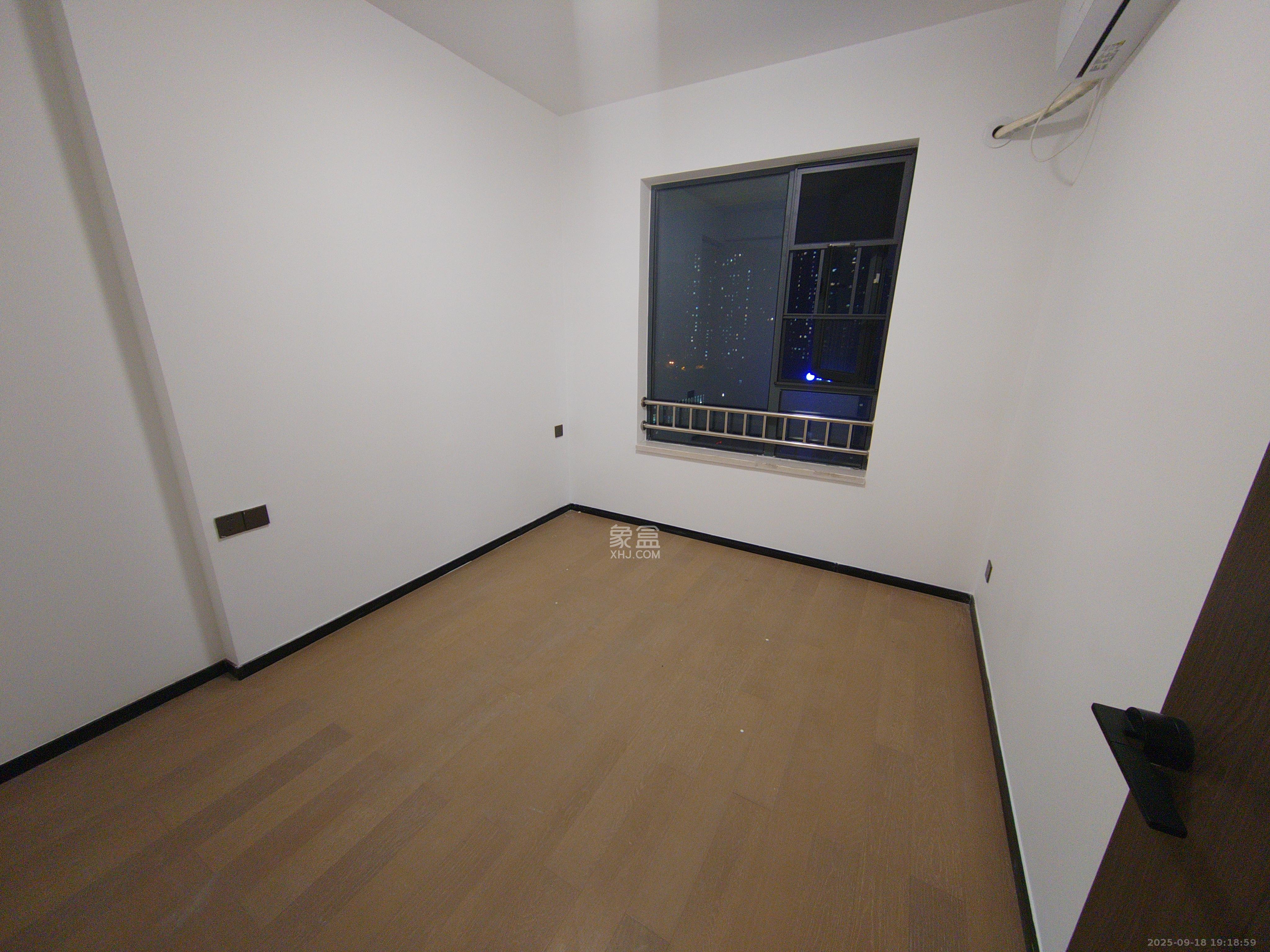 欣利梅溪左岸  4室2厅2卫   2800.00元/月室内图