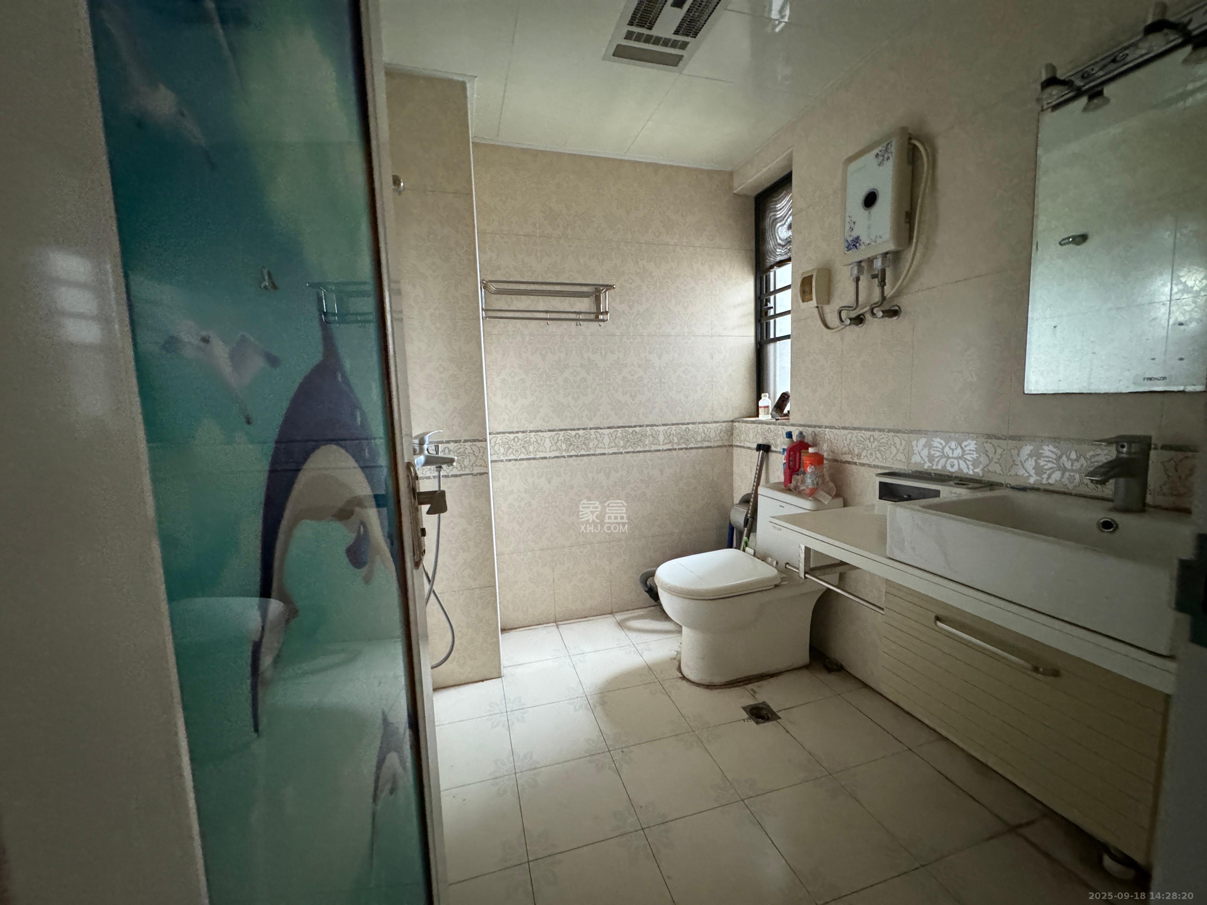 上海城小区  3室2厅1卫    2000.0元/月室内图