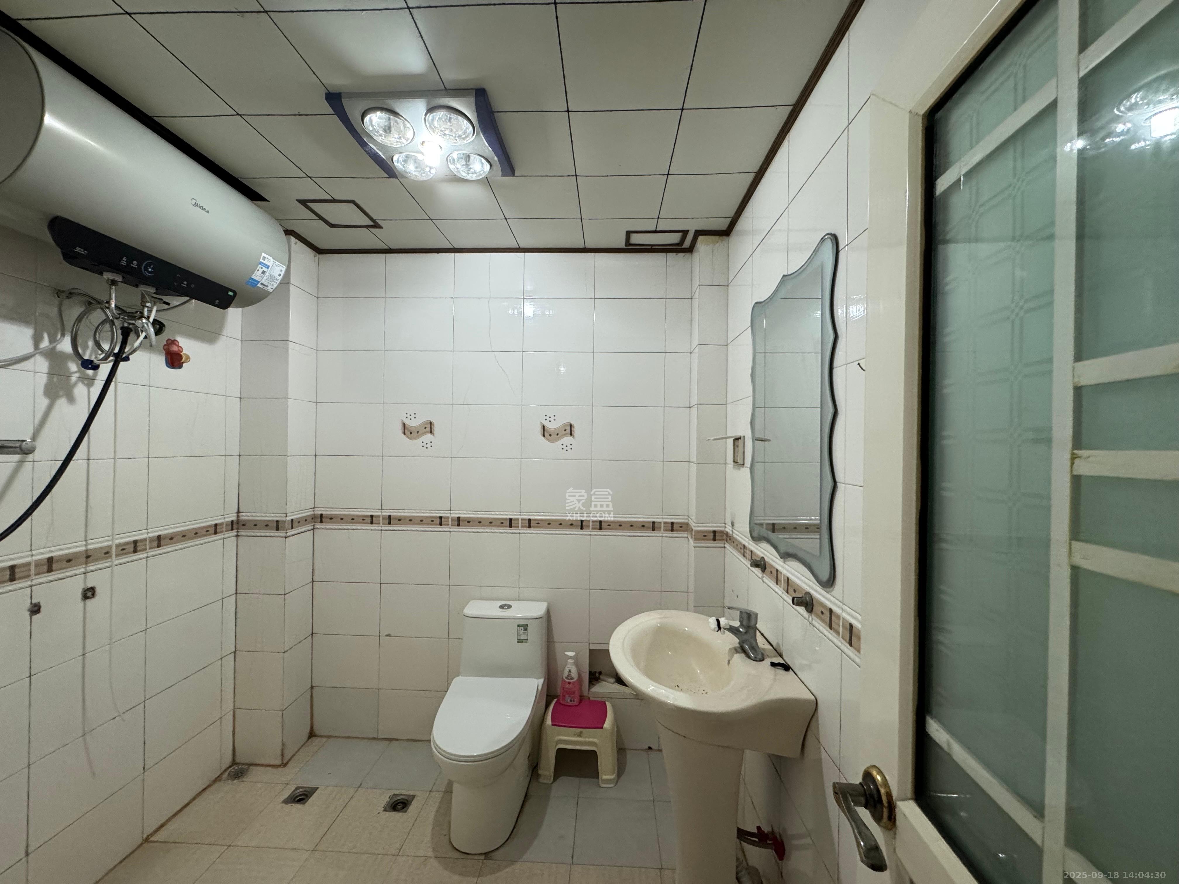 森宇佳园 3室2厅2卫 2100.0元/月 森宇佳园 3室2厅2卫 2100.0元/月室内图