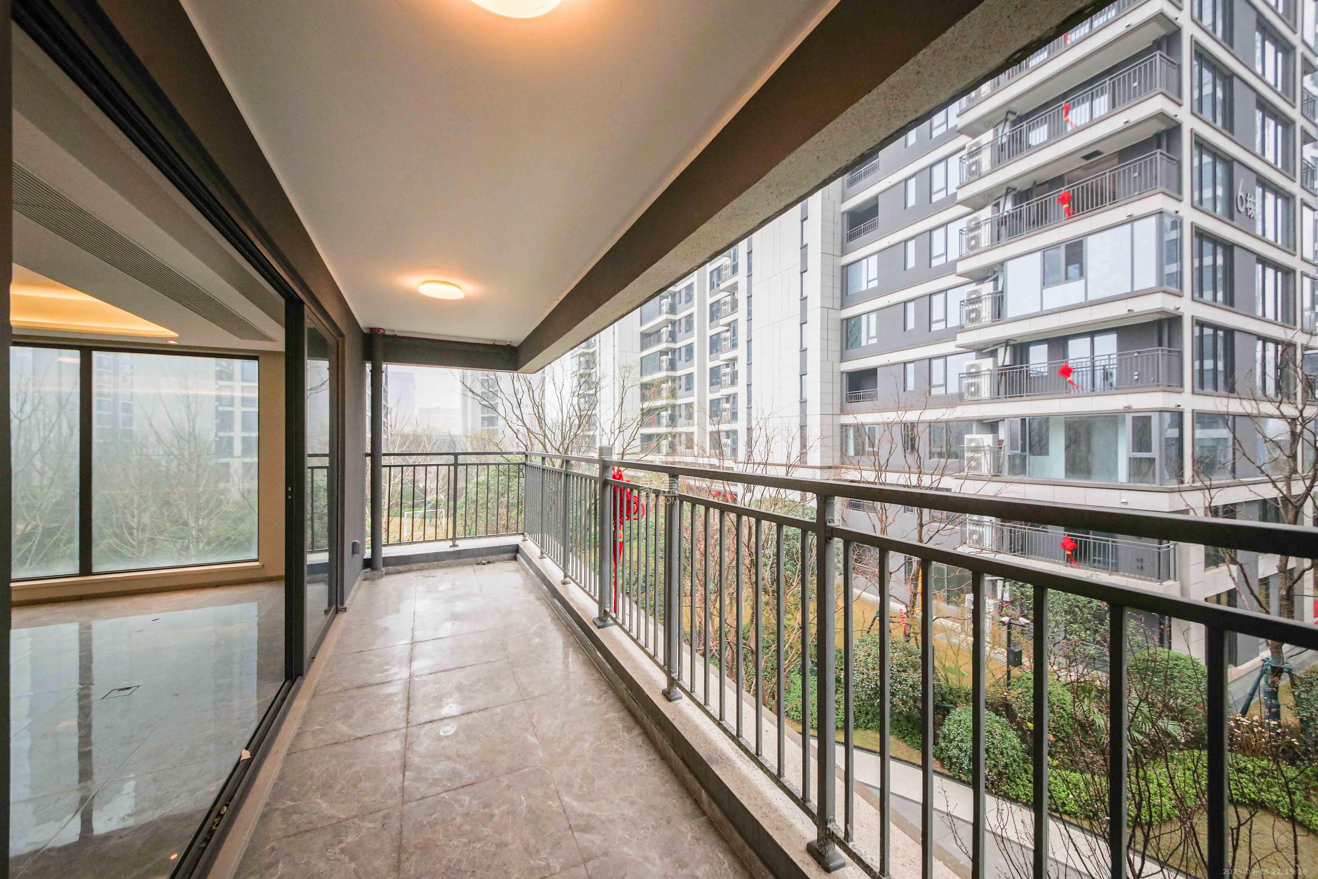 龙湖春江天曜二期  4室2厅2卫    355.0万 龙湖春江天曜二期  4室2厅2卫    355.0万阳台