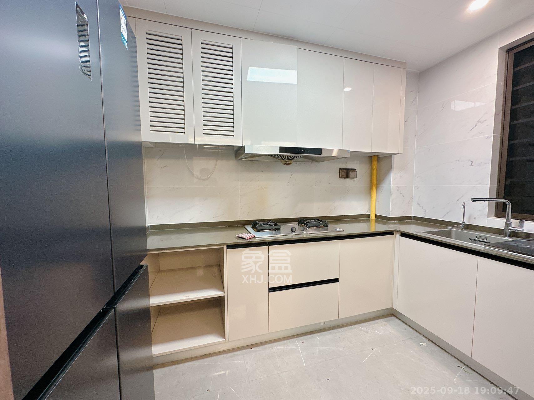 龙湖春江天玺  4室2厅2卫    5000.0元/月室内图