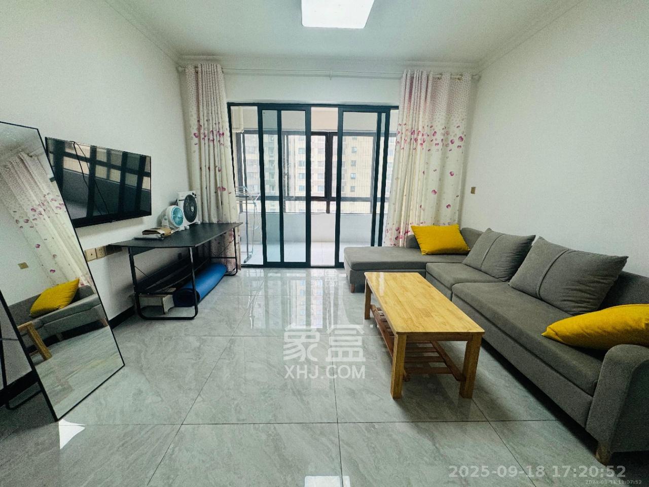 长房云时代  3室2厅1卫    2400.0元/月