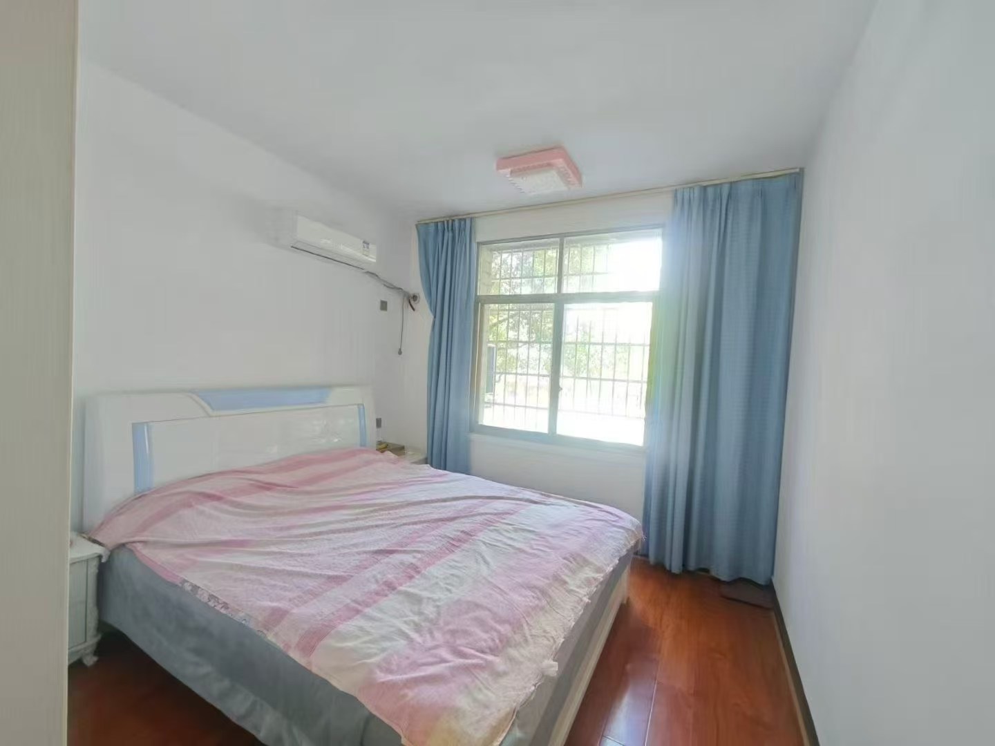 新建社区 3室2厅2卫 29.8万 新建社区 3室2厅2卫 29.8万客厅