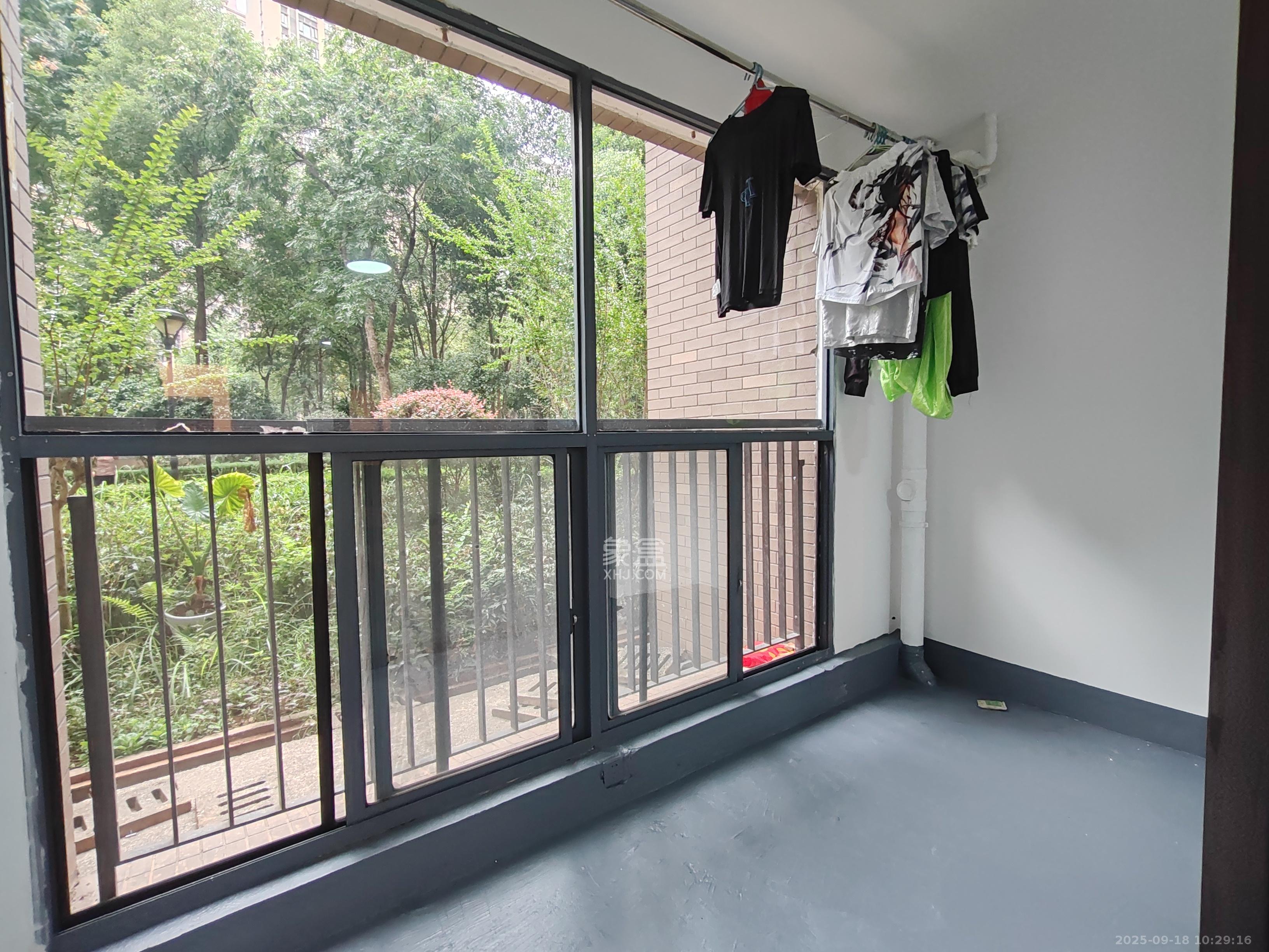 华润凤凰城三期 3室2厅1卫 1100.0元/月 华润凤凰城三期 3室2厅1卫 1100.0元/月室内图