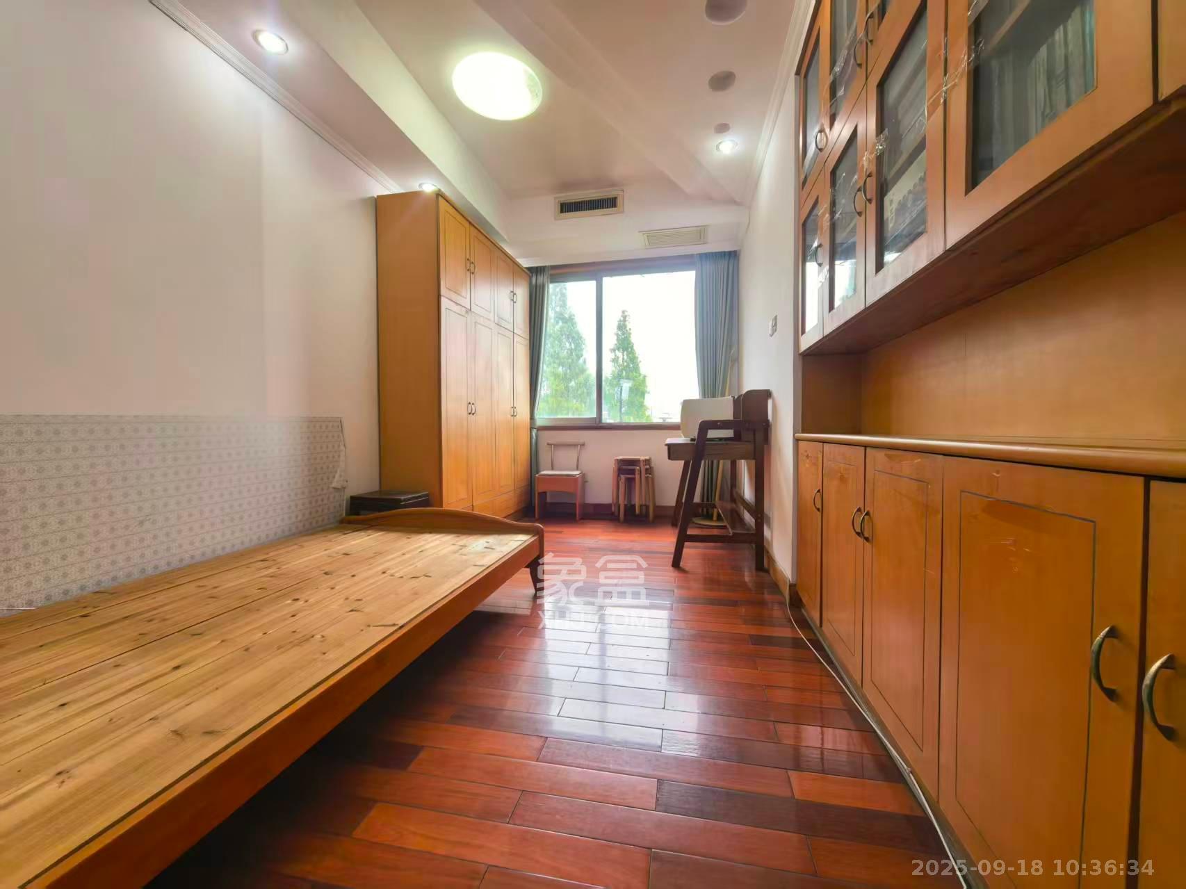 湘农桥社区  3室2厅1卫    2400.0元/月室内图