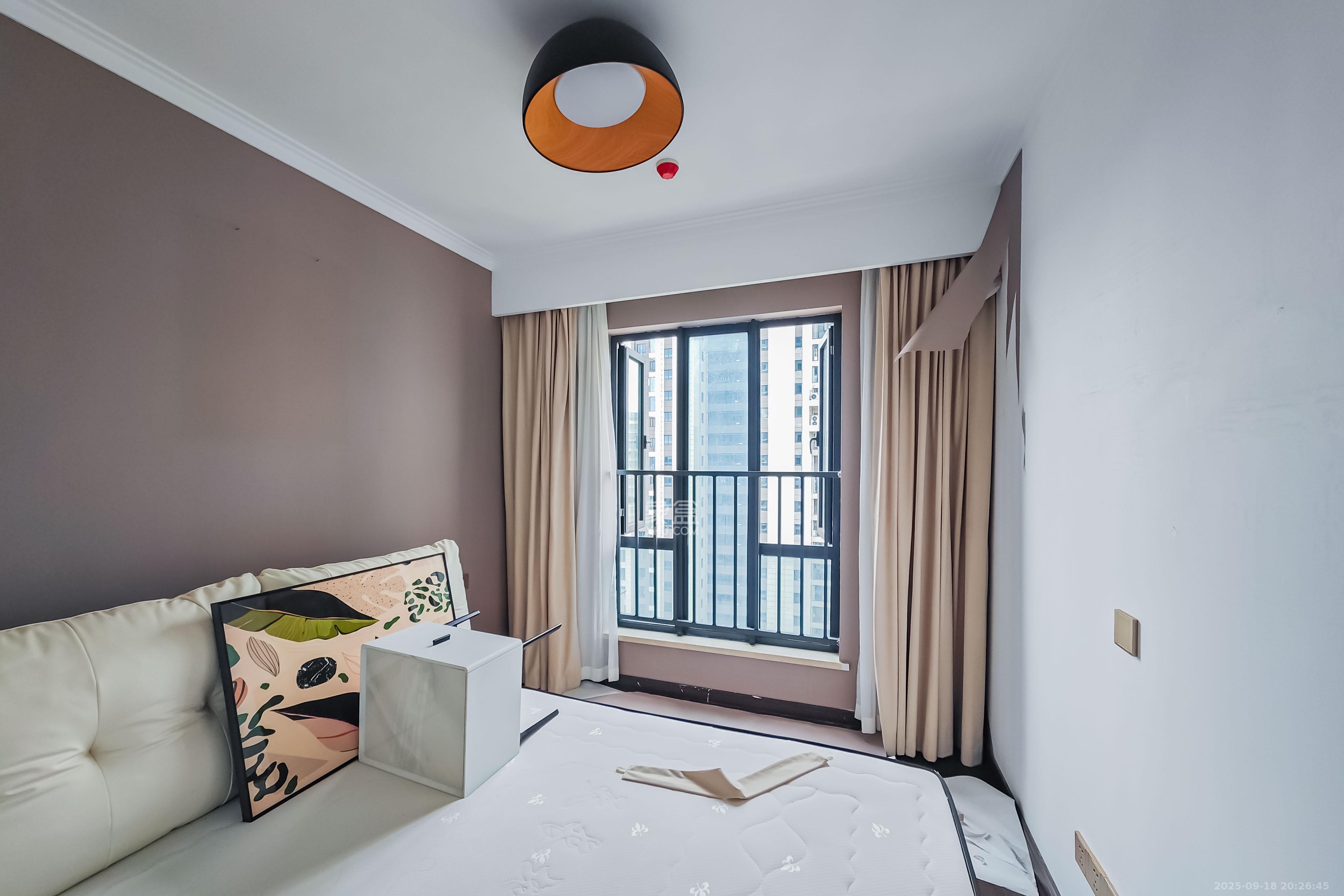 绿地长沙城际空间站（柏仕佳苑）  3室1厅2卫    160.0万卧室