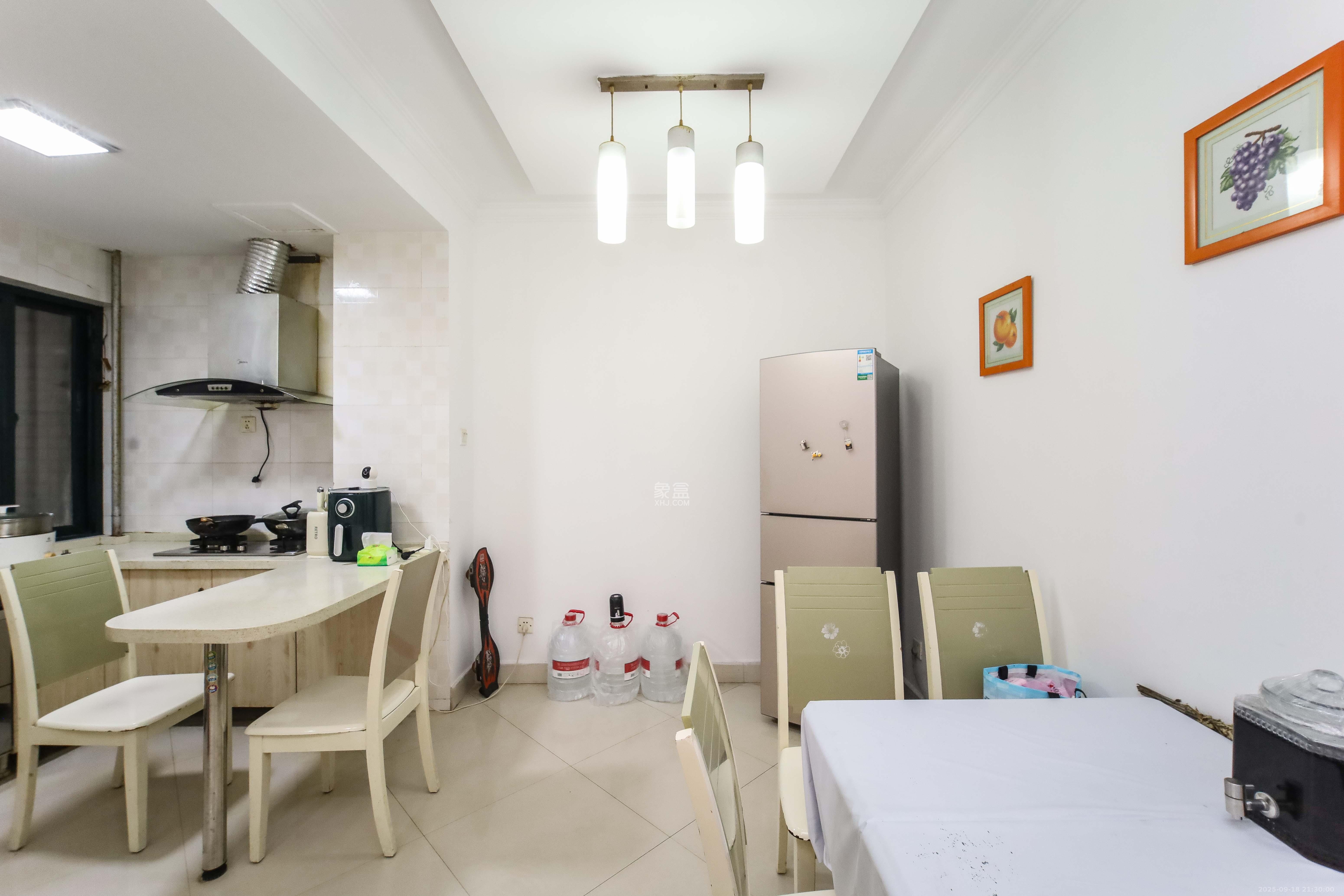 东玺门  2室1厅1卫    69.8万客厅