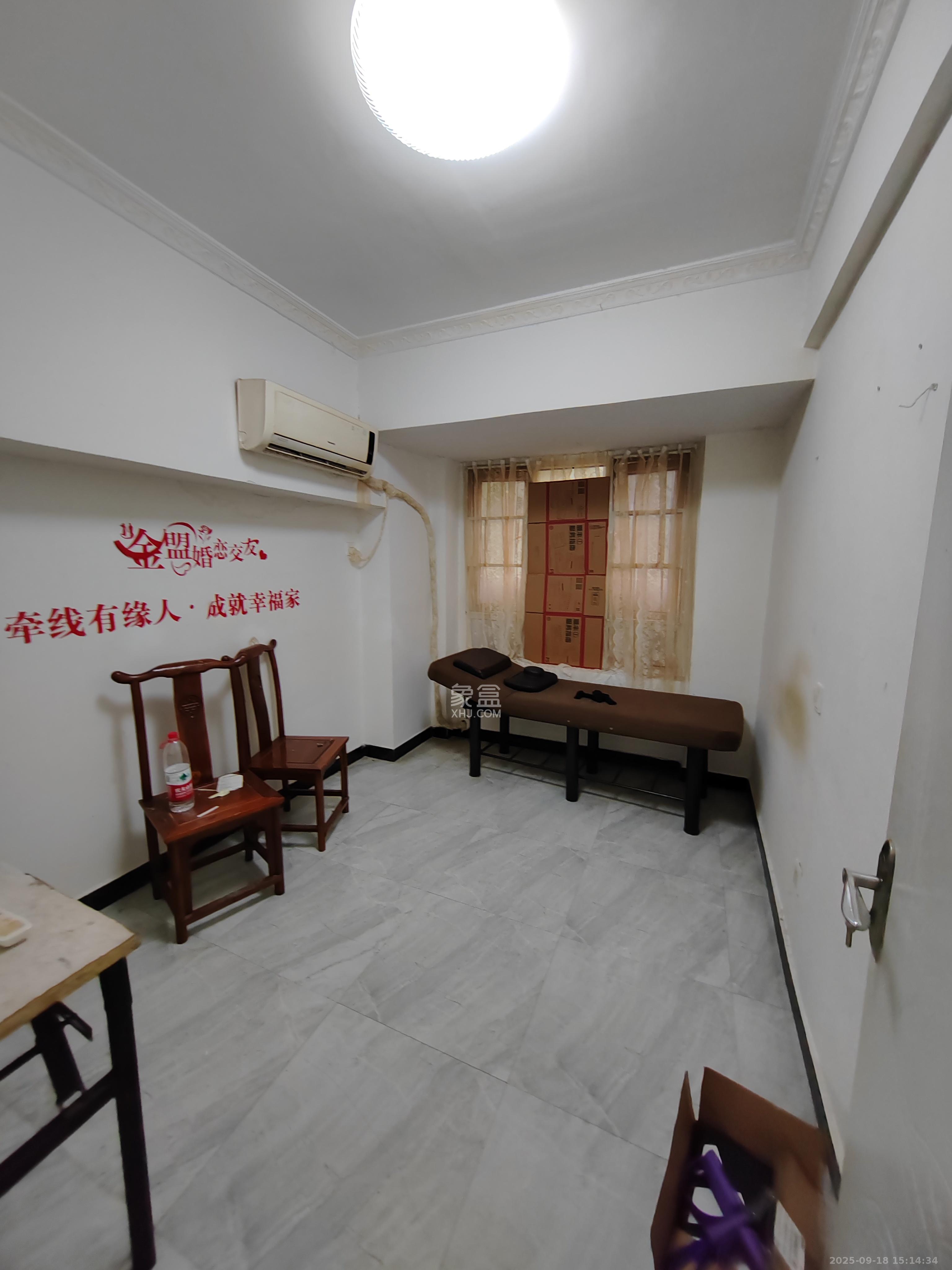 万国城（当代满庭春MOMA）三期   40.0㎡      5300.0元/月室内图