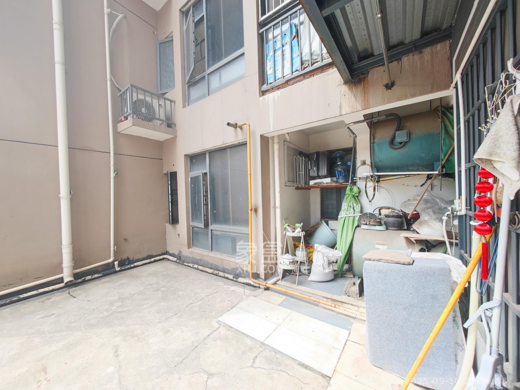 潇湘名城(新里程潇湘名城) 4室2厅2卫 142.0万 潇湘名城(新里程潇湘名城) 4室2厅2卫 142.0万阳台