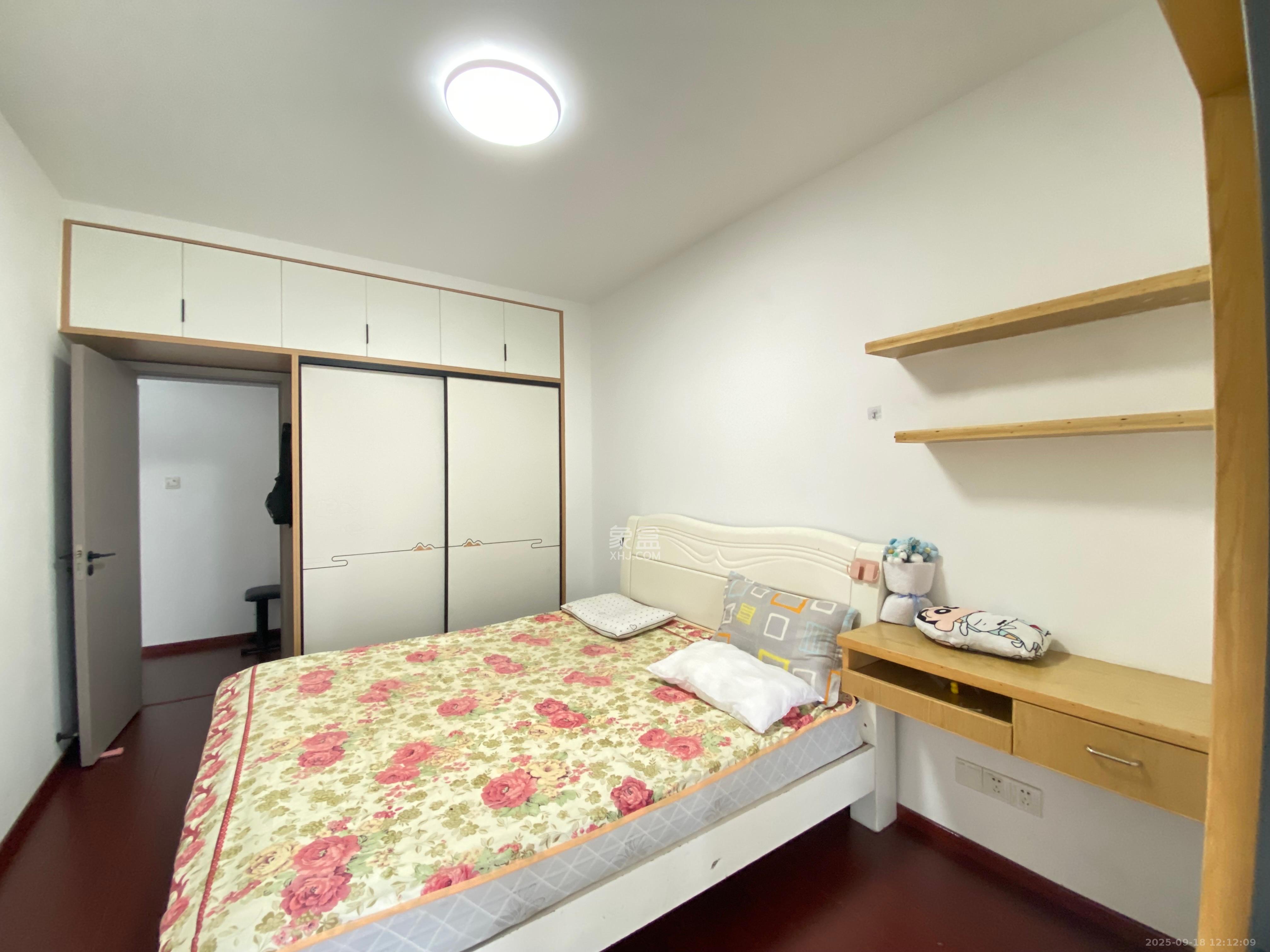 新雅黄金苑 3室2厅2卫 1400.0元/月 新雅黄金苑 3室2厅2卫 1400.0元/月室内图